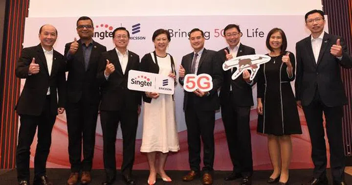 Image source: Singtel. From left to right:
Yuen Kuan Moon, CEO Consumer Singapore, Singtel
Nitin Bansal, Head, Network Solutions, Southeast Asia Oceania & India, Ericsson
Mark Chong, GCTO, Singtel
Chua Sock Koong, GCEO, Singtel
Tan Kiat How, CE, IMDA
Bill Chang, CEO, Group Enterprise, Singtel
Aileen Chia, Deputy CE, IMDA
Tay Yeow Lian, MD, Networks, Singtel
