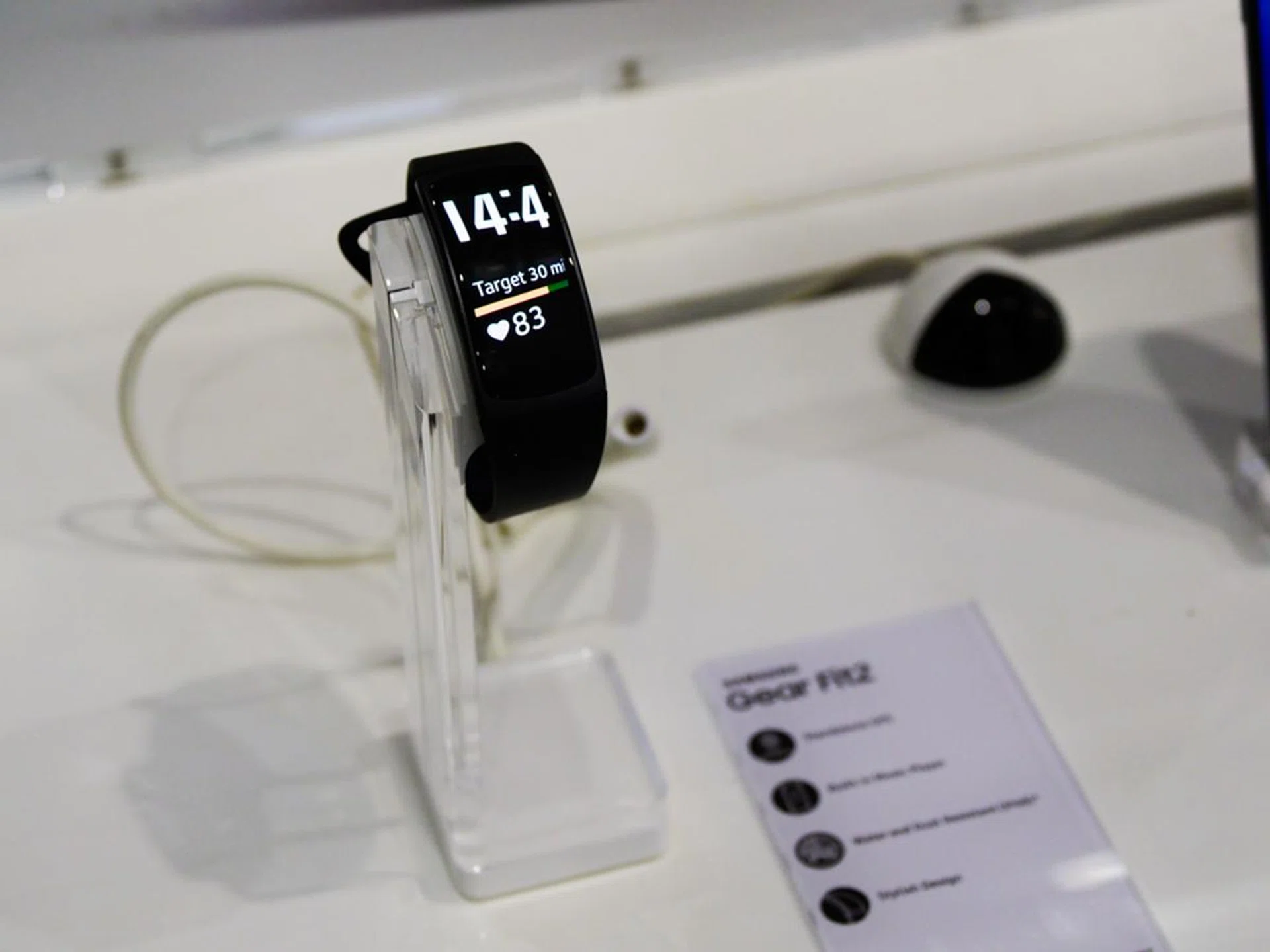 The Samsung Gear Fit2 (not a typo) is S$248 at the show (U.P. S$298), you can get an additional S$50 off the price if you also buy a Samsung phone or tablet. Safra members can get a pair of free Samsung Level Active headphones when they buy a Fit2, but it’s only available for the first 50 customers.