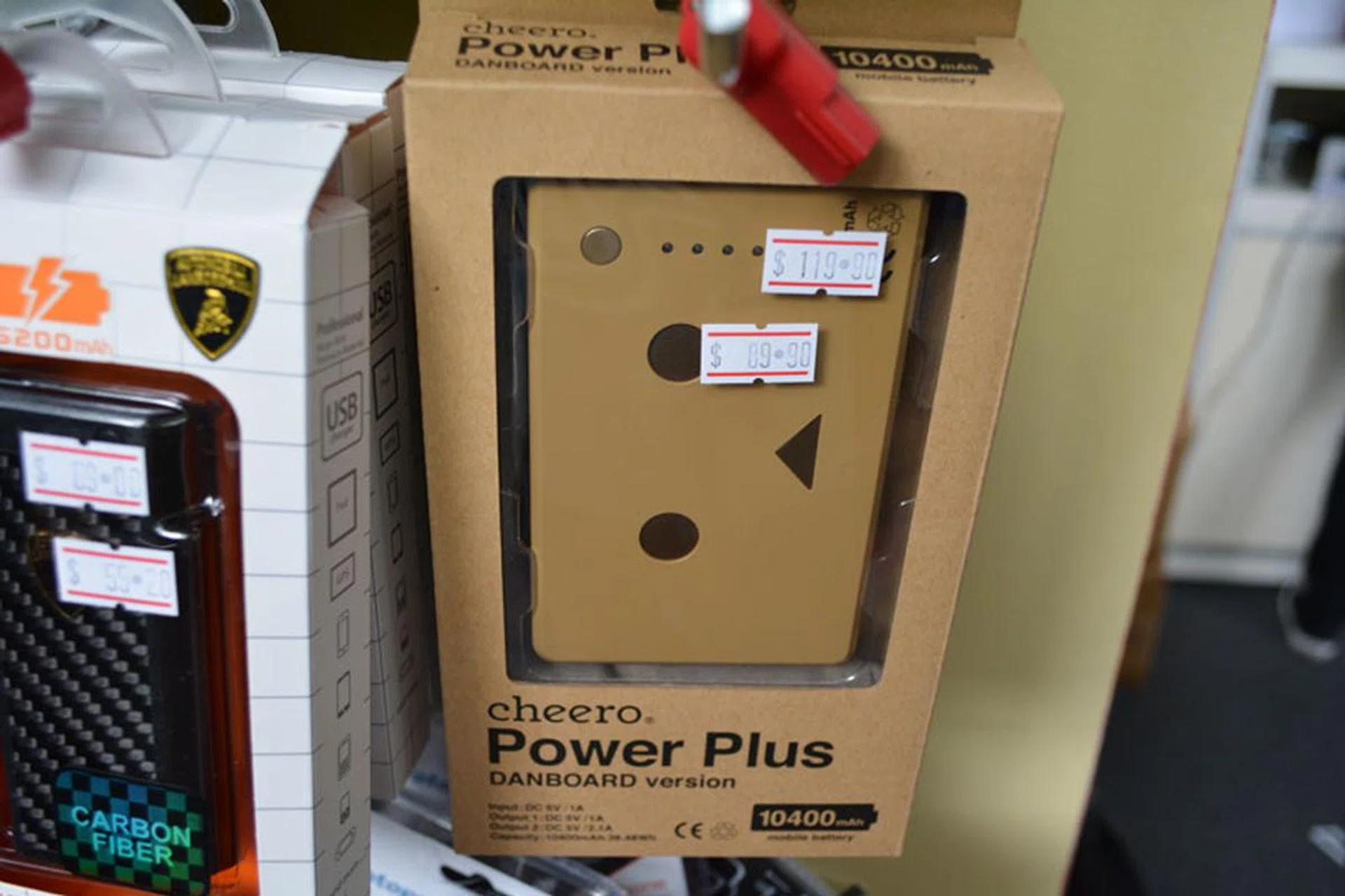 We have here another sub-$100 high-capacity power bank. The Cheero Power Plus 10400mAh also features dual USB outputs which allow you to charge up to two devices simultaneously. You'll be happy to know that one of them is a 2.1A output for fast-charging of your smartphone or tablet. It also has five LED light indicators for you to check the battery level. The power bank can be bought for $89.90 at Nubox's booth, down from its usual price of $119.90.