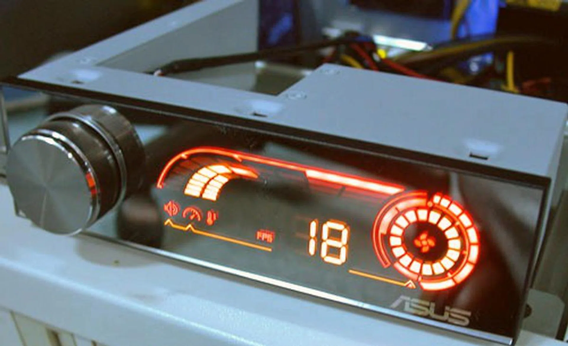 The OC Gear is really useful for on-the-fly tweaking of your card's settings. In addition, we think it looks really cool.