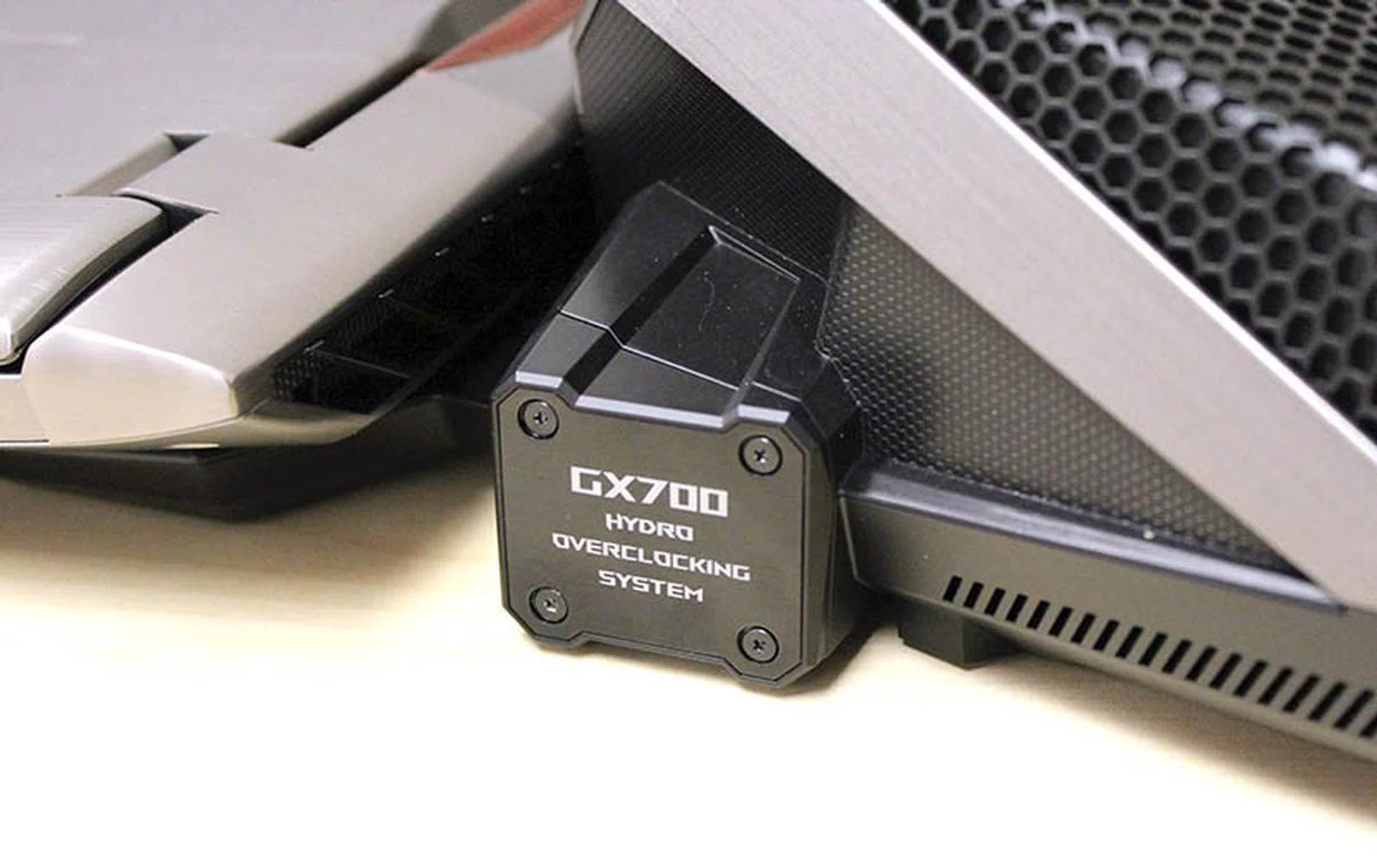 ASUS GX700 coolant reservoir