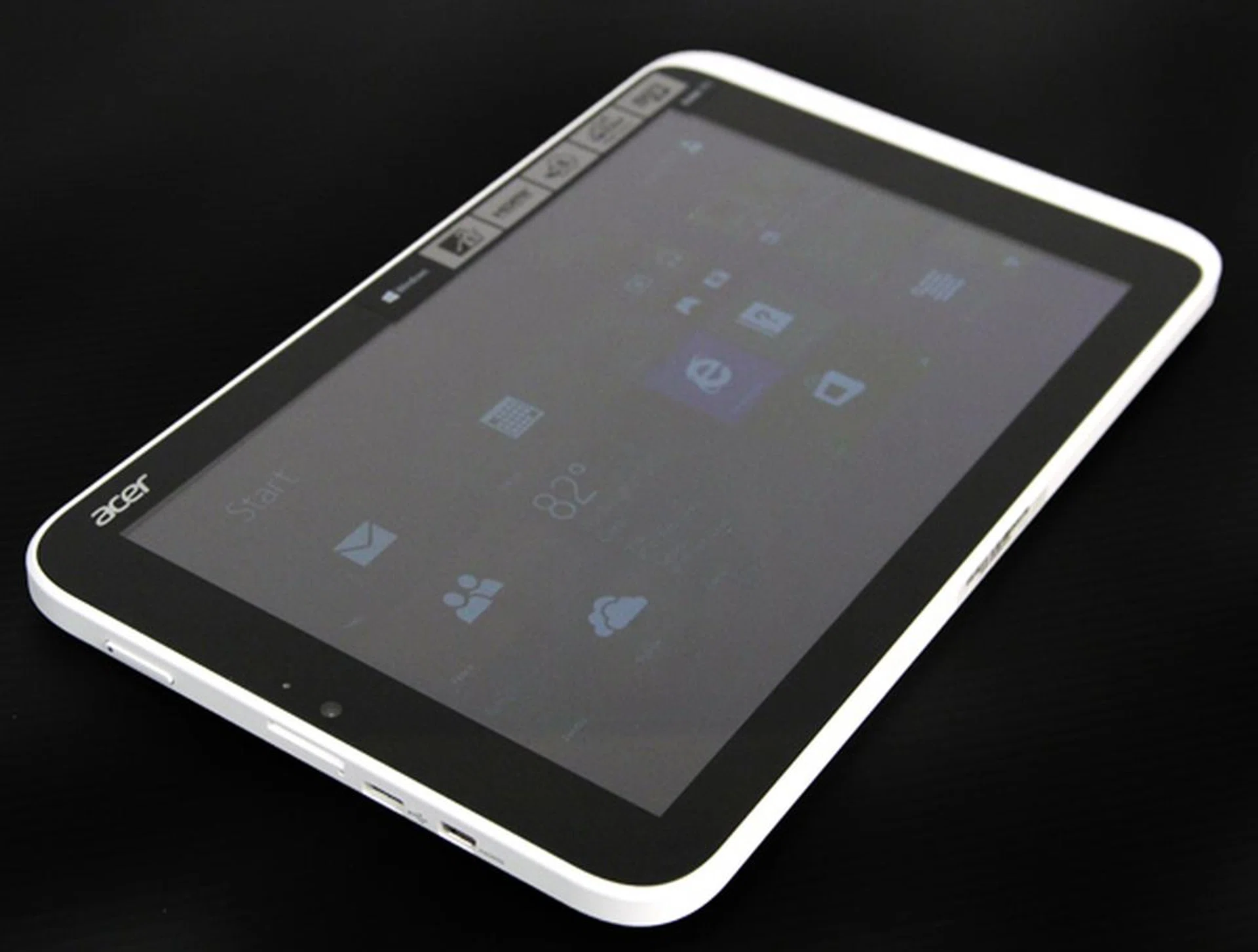 Viewing angles on the W3 quickly become very bad as soon as you start tilting the screen off axis.