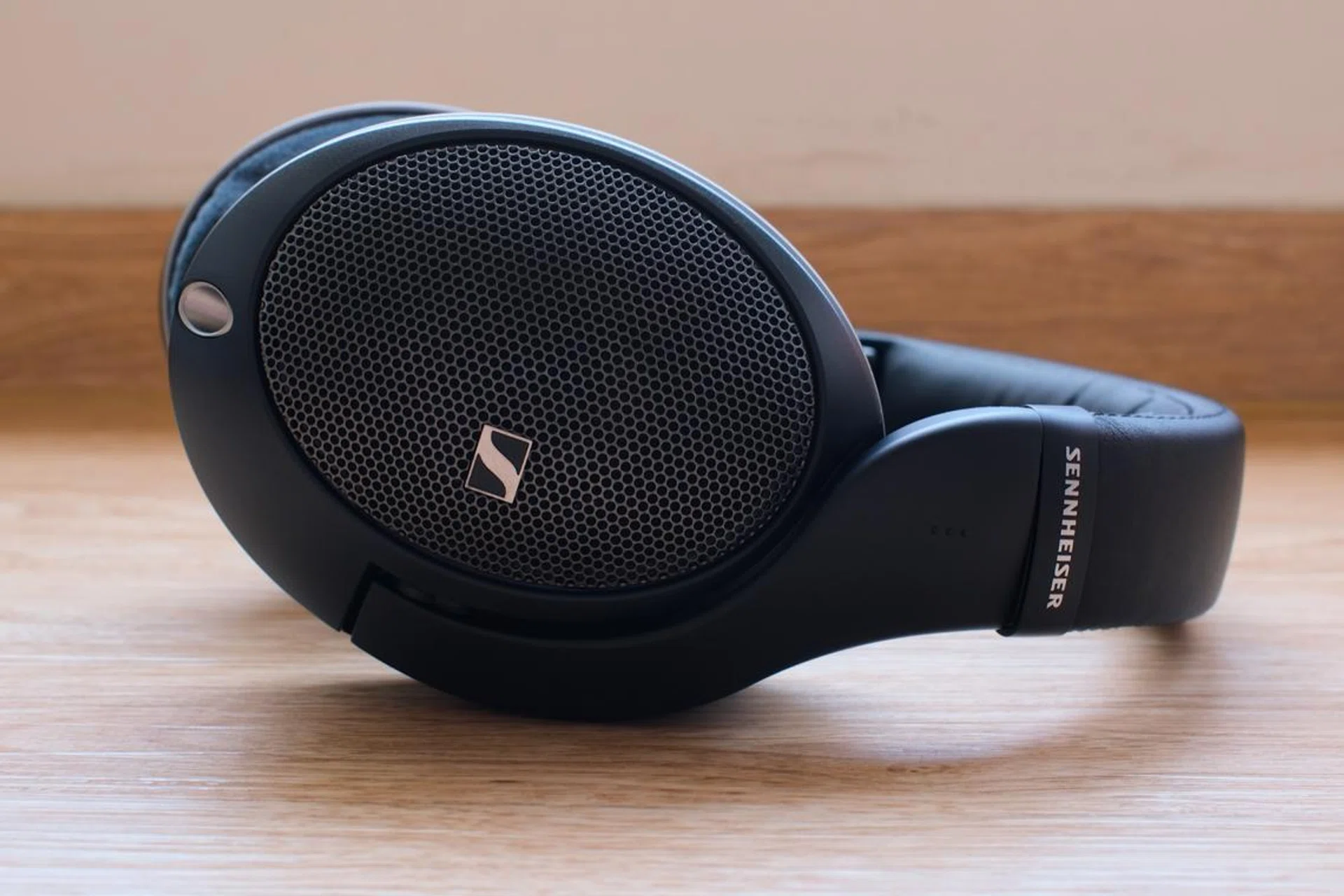 This is the new Sennheiser HD 550. Looks familiar, doesn't it? Photo: HWZ