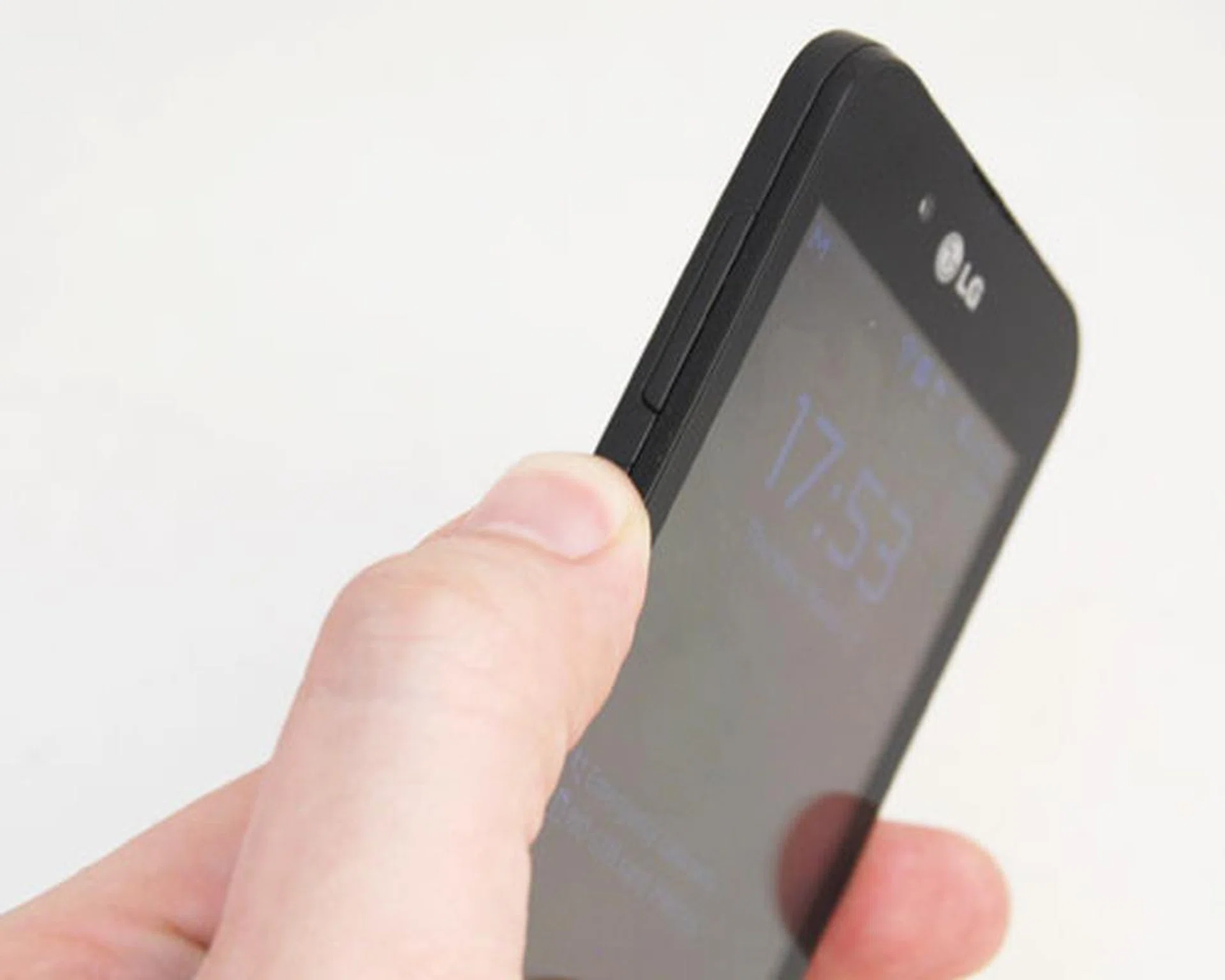 With no camera button, holding the gesture button and shaking the phone will activate the camera. Honestly, we think this isn't very practical.