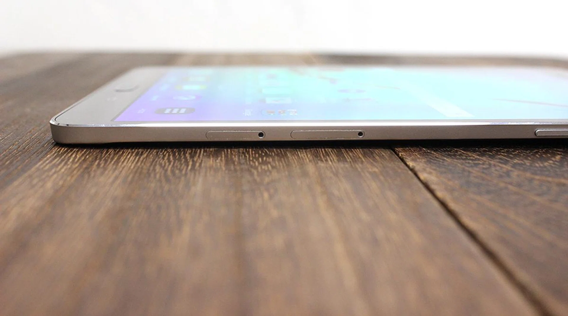 Galaxy Tab S2 card tray