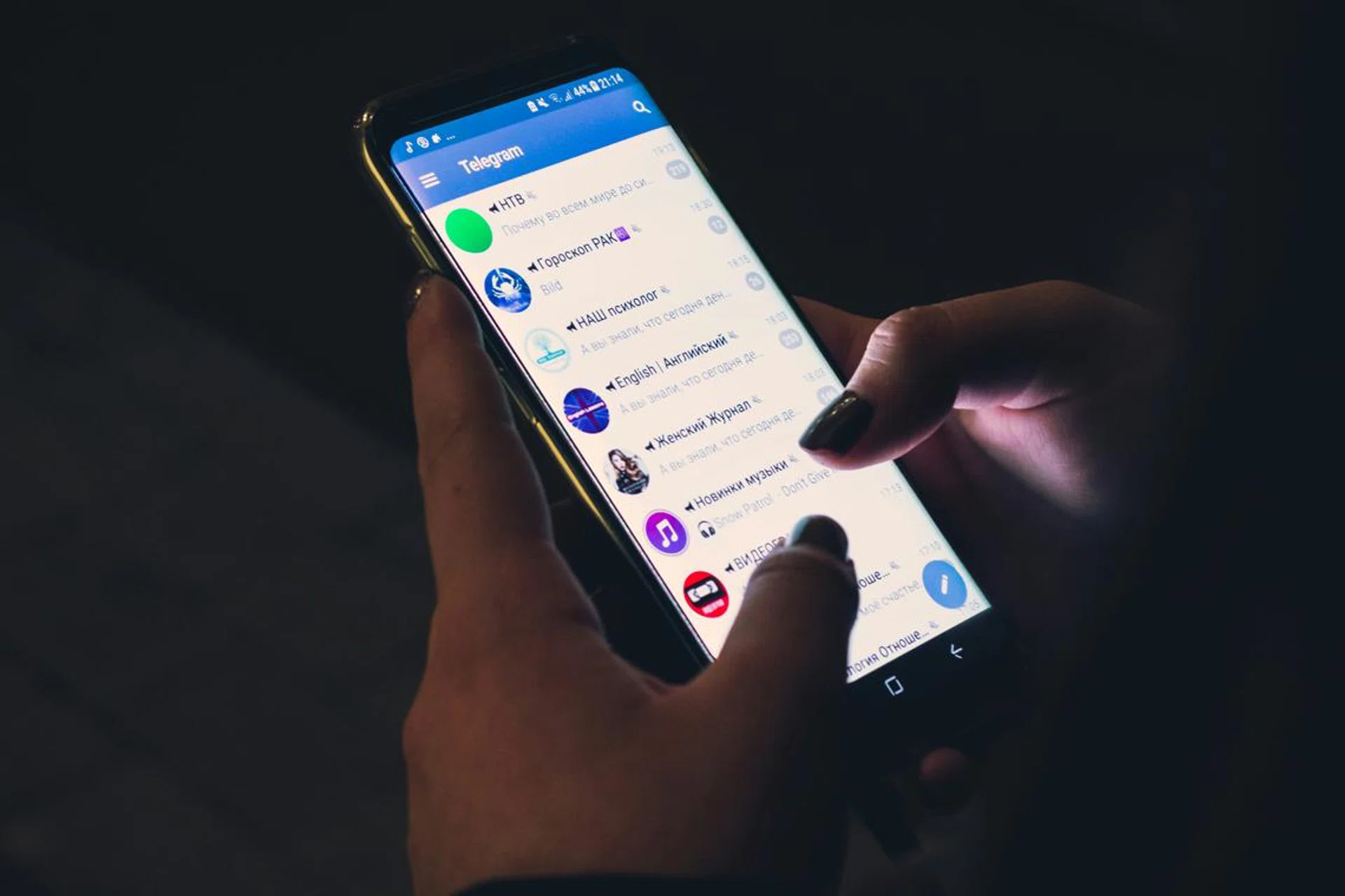 Messaging on an Android phone. Photo by Christian Wiediger on Unsplash.