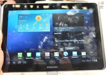 Is the ASUS Dark Knight a dark horse as well? The Taiwanese component manufacturer has stormed the consumer networking scene with significant offerings of their own in recent times. Like the RT-N56U, the RT-N66U will feature simultaneous dual-band radios too but with souped-up speeds of 450MHz on each band.    