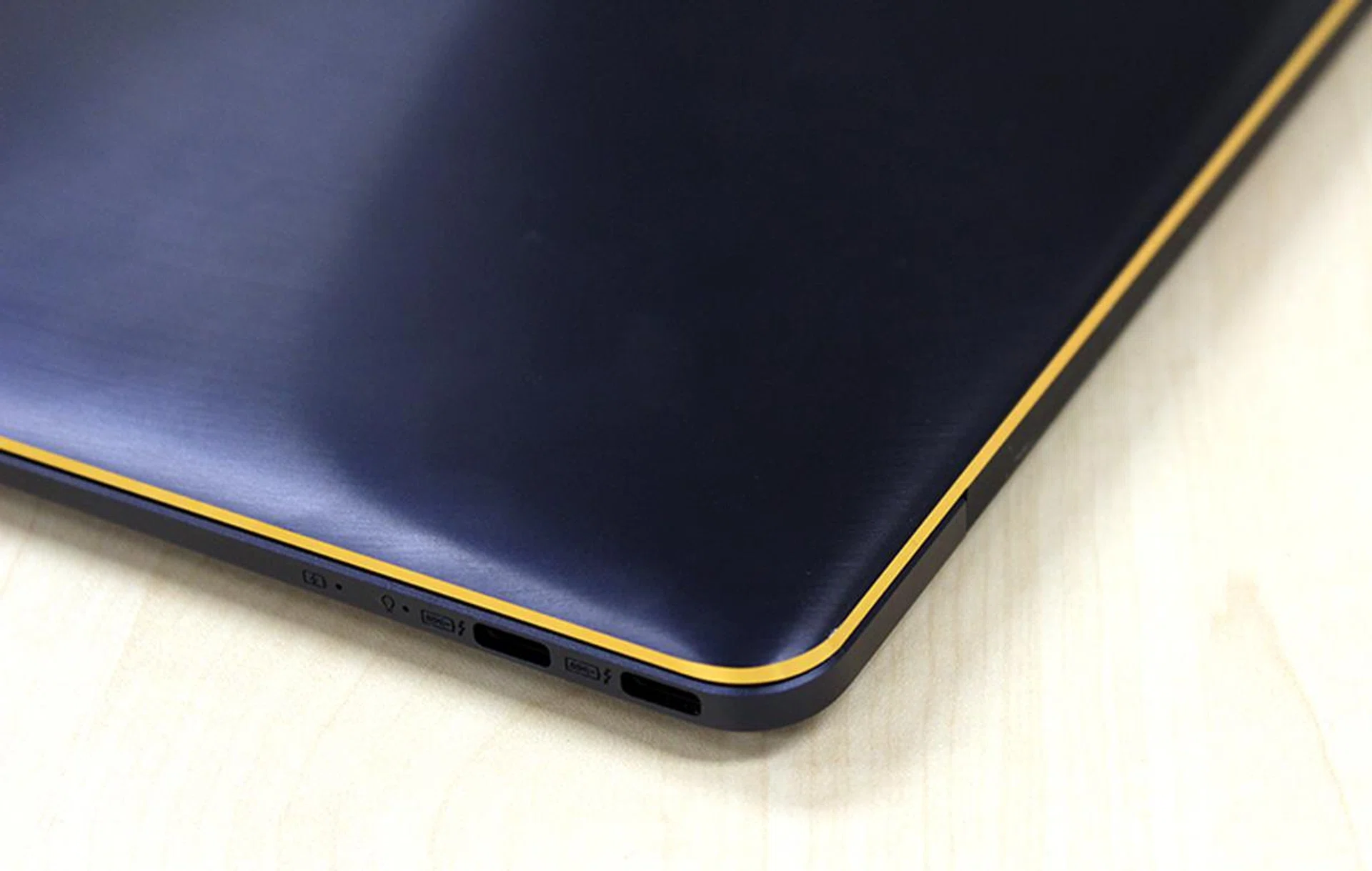 A closer look at the gold accents of the ZenBook 3 Deluxe.