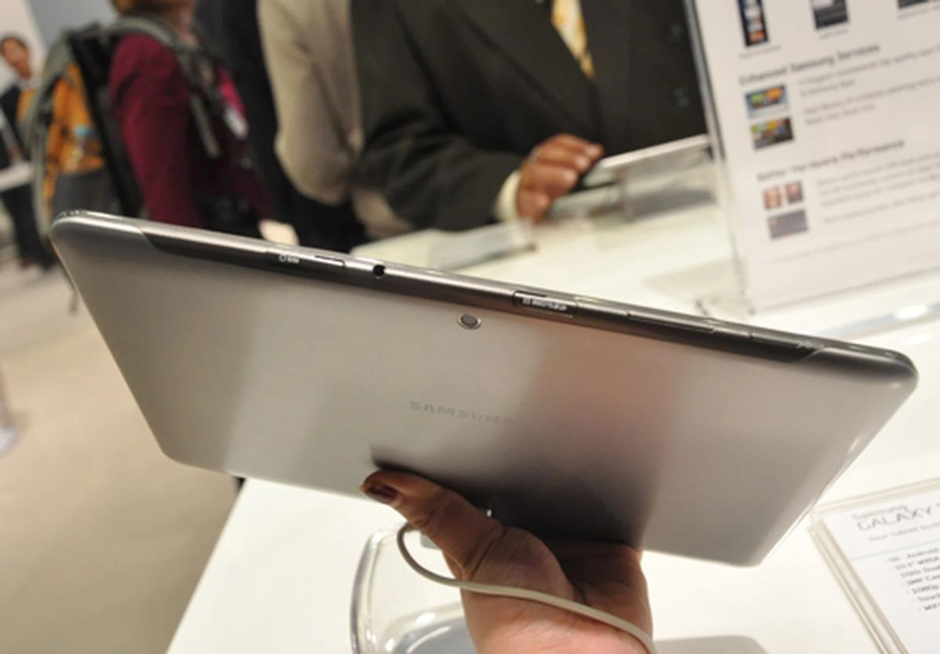 Ports and various card compartments are laid exactly like how they are on the Galaxy Note 10.1 as well.