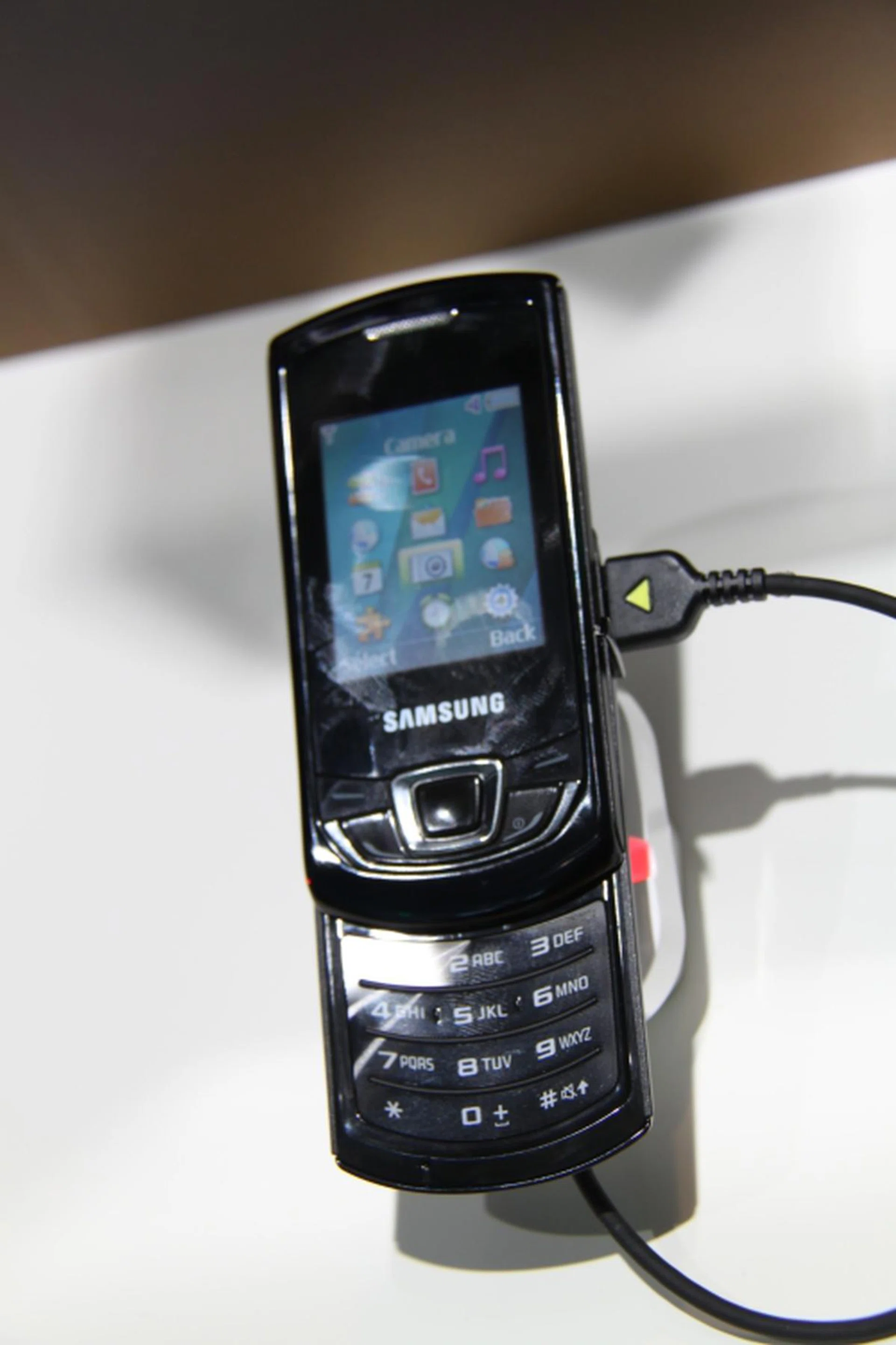 The Monte Slider has a sleek and smooth surface design. The differentiation is of course the slide-out keypad.