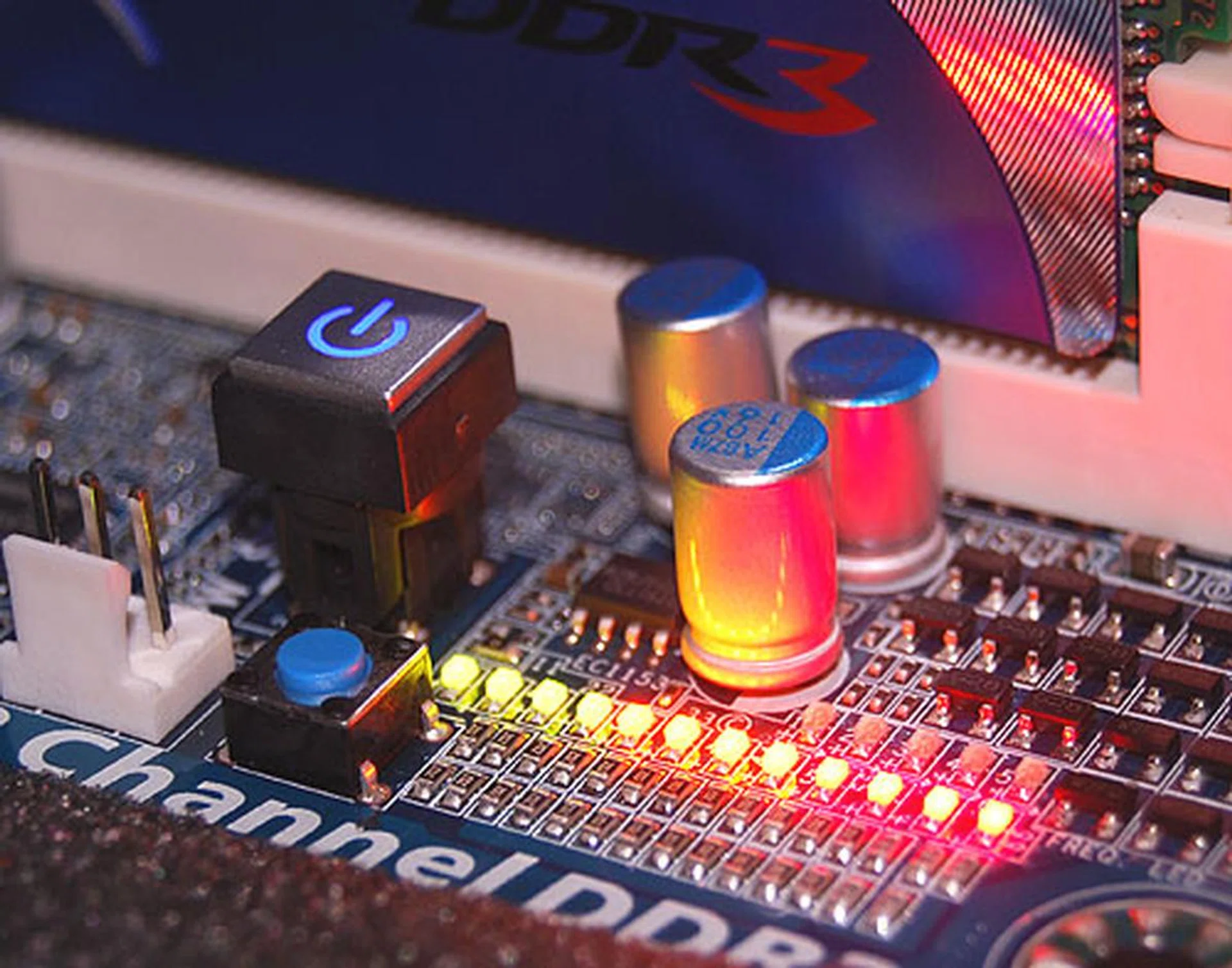 The lighted power button and the LEDs here show the status of the power phases from Gigabyte's Dynamic Energy Saver Advanced. 