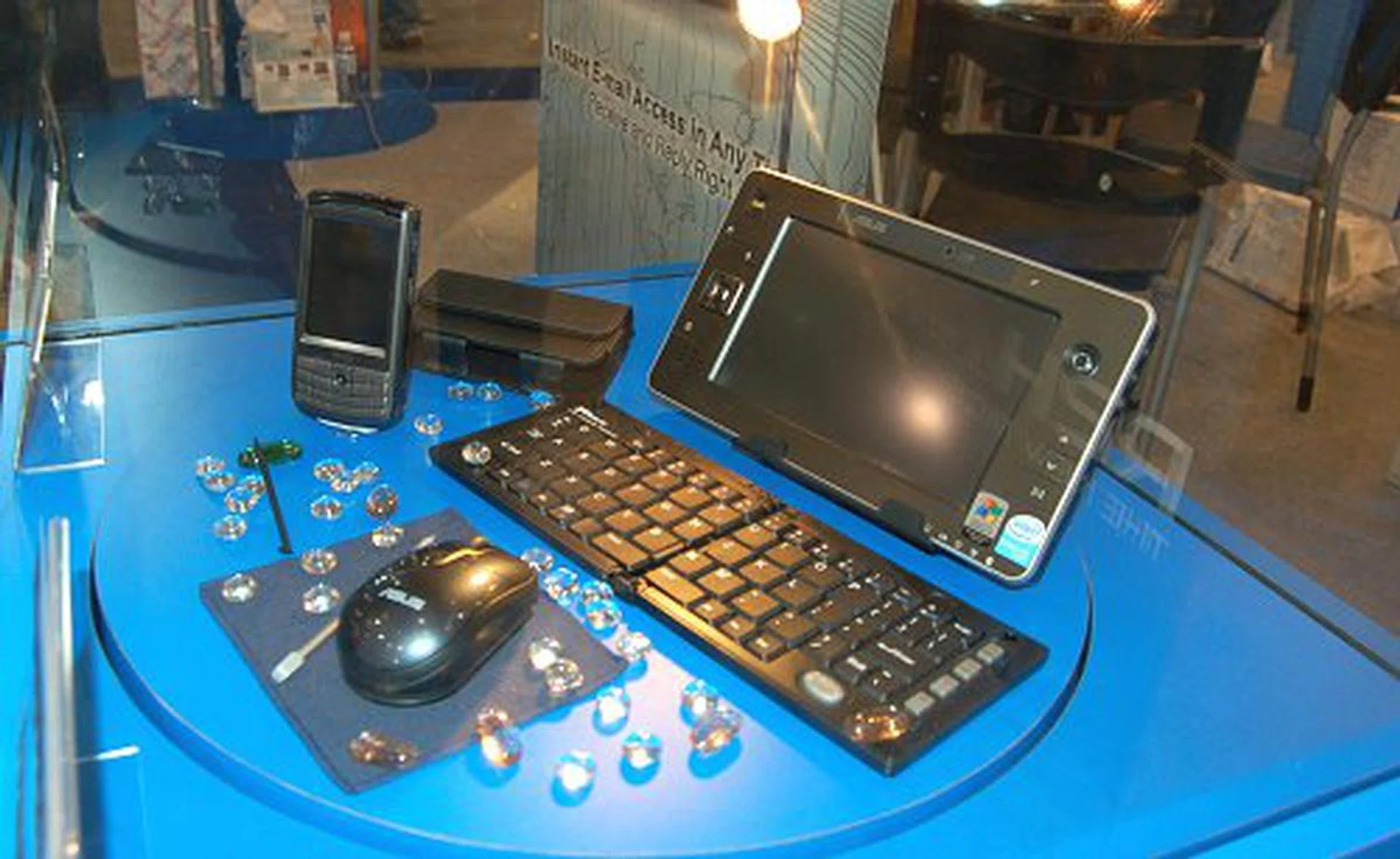The R2 UMPC was also under lock and key, showcasing the ultra mobile 'always on-the-go' lifestyle.