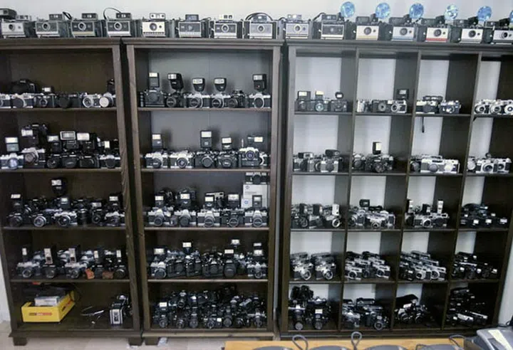 Man Auctioning His Colossal Collection of 1,000+ Vintage Cameras on ...