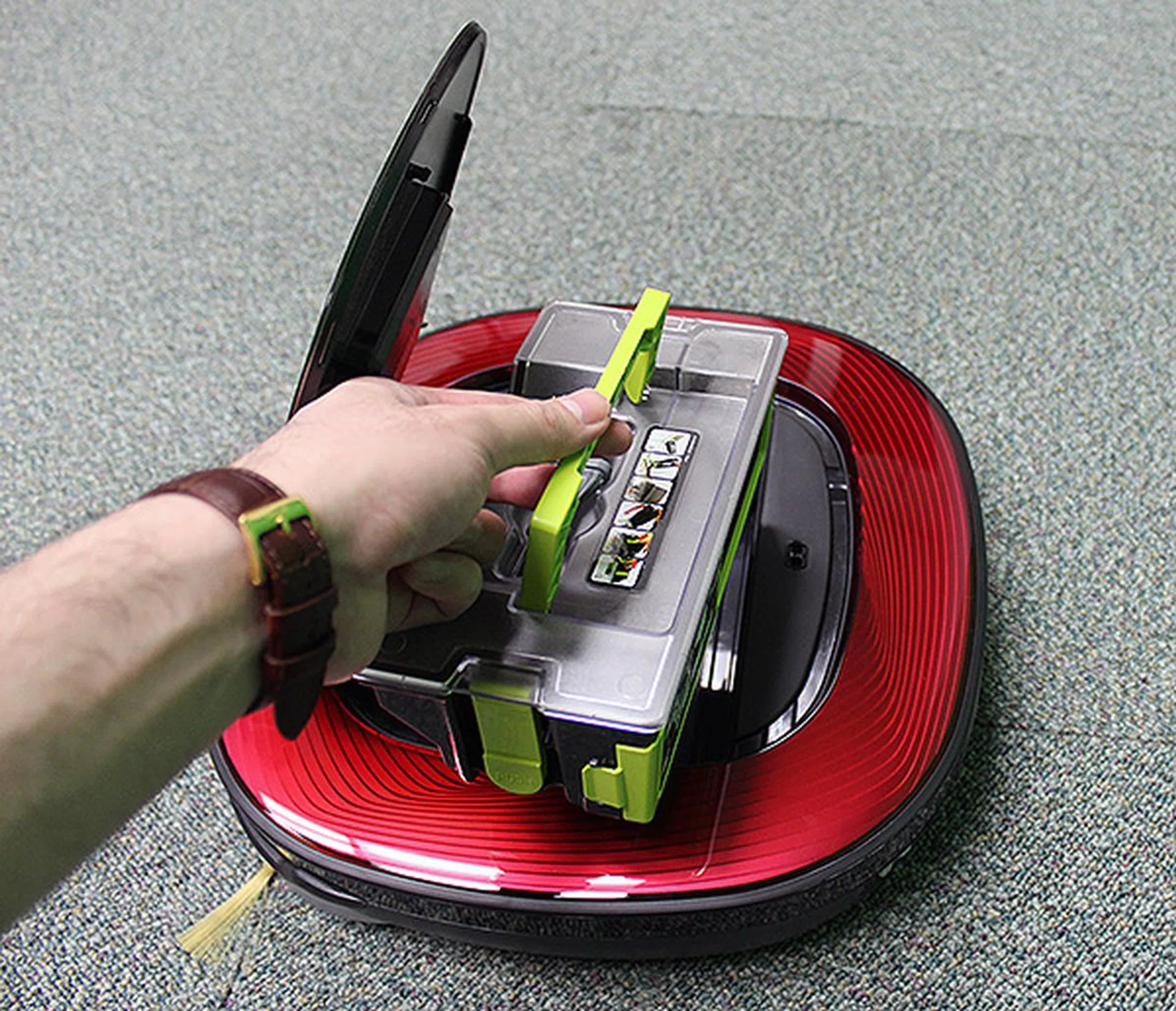 Cleaning the device is easy. Simply push onto the lid to open and then lift the bin from the device.