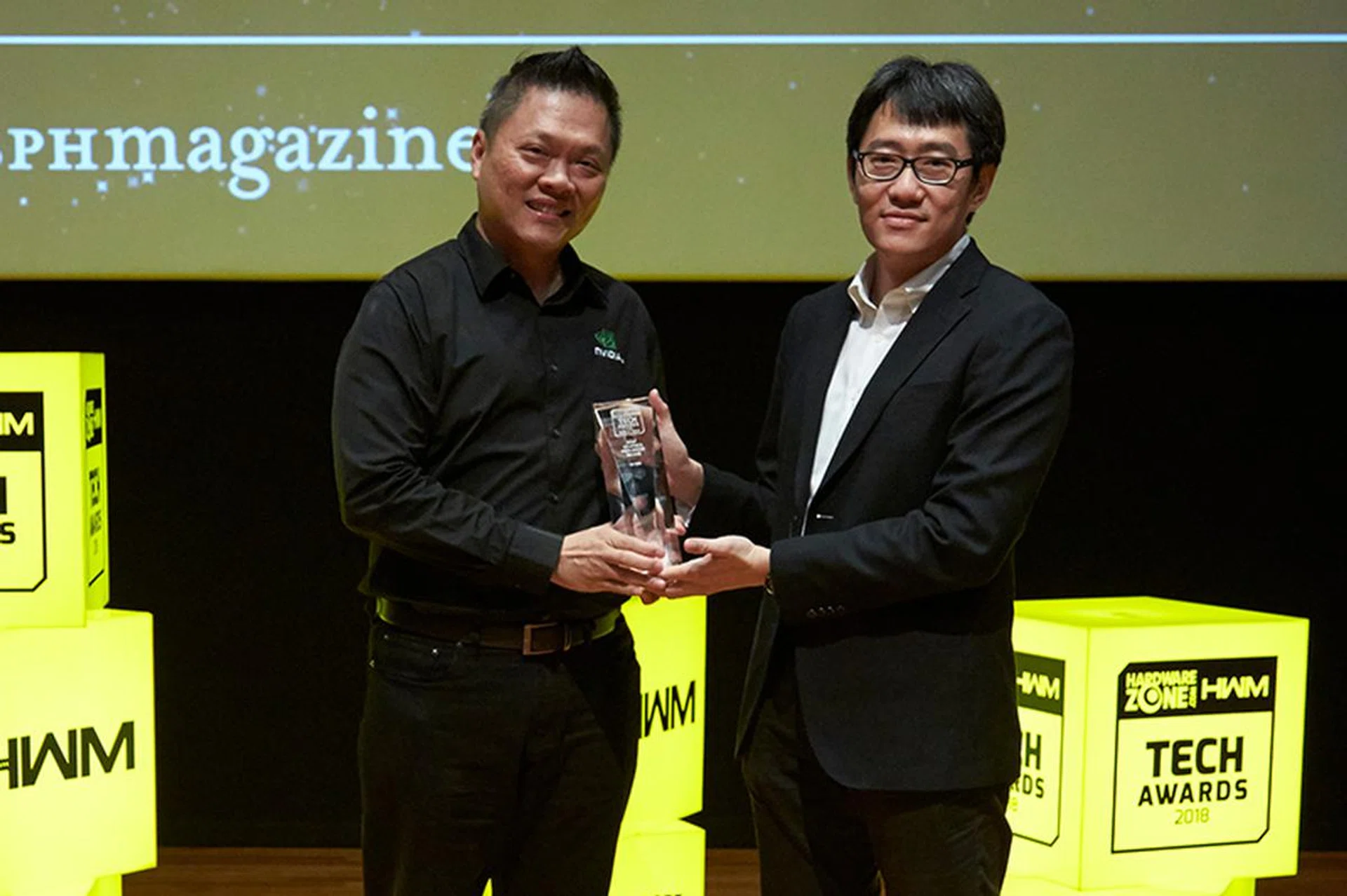 NVIDIA has won 2 awards: Editor's Choice for Best Graphics Chip (GeForce GTX 1080 Ti) and Readers' Choice for Best Graphics Processor Brand. Mr. Simon Tan, Director of Consumer Business for APAC South at NVIDIA, is here to receive the awards.