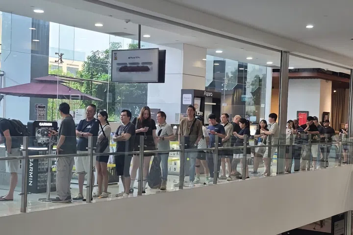 The Gain City Crowd