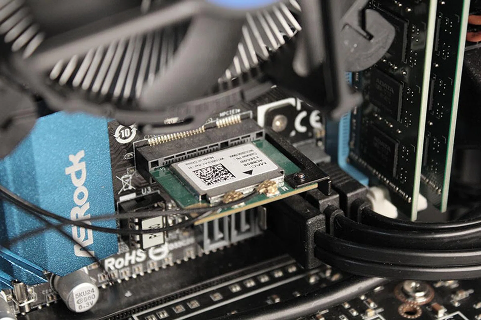 The two antennae at the rear are connected to a dedicated wireless module on the ASRock H97-ITX/AC.