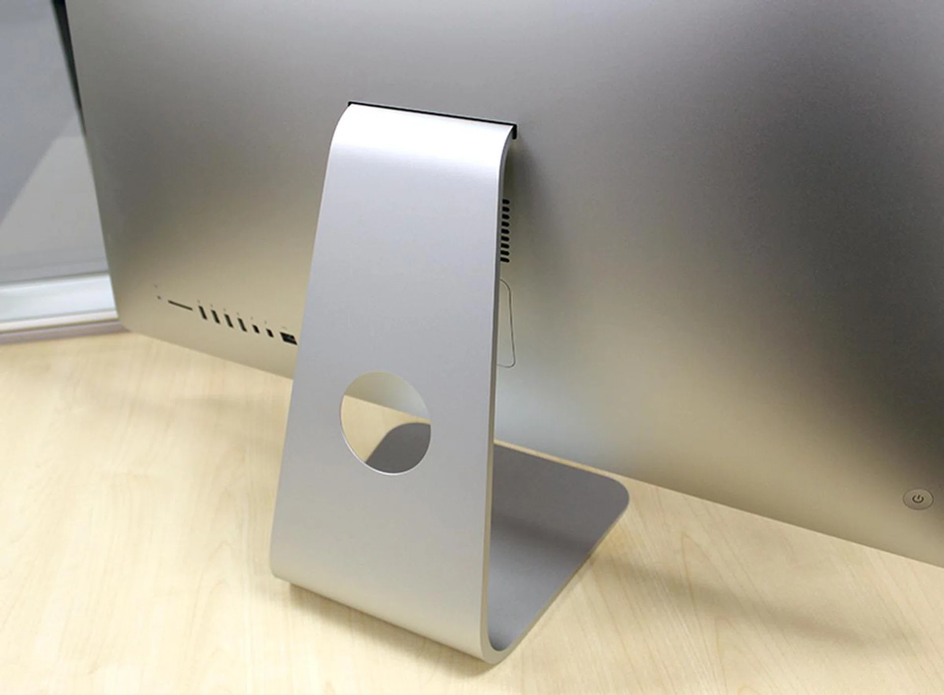 The stand, while nicely sculpted and elegant in design, allows users to only adjust for tilt and not height.