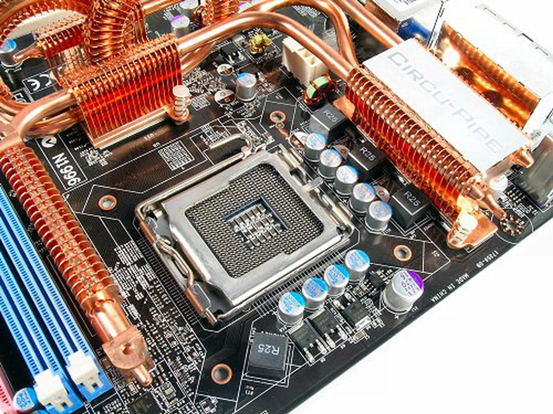 CPU socket on the board is surrounded by the heat-pipe system, but because of the slim nature of MSI's Circu-Pipe design, the area is still quite spacious.