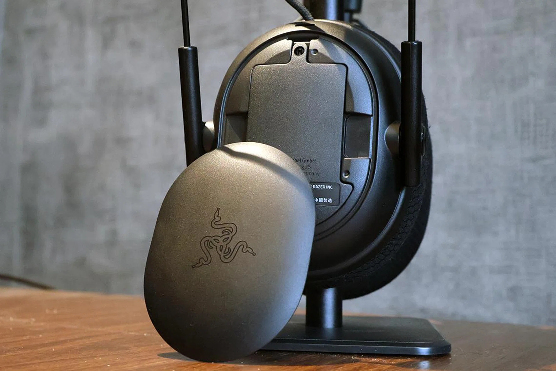Razer BlackSharkV3 Pro without faceplate. 