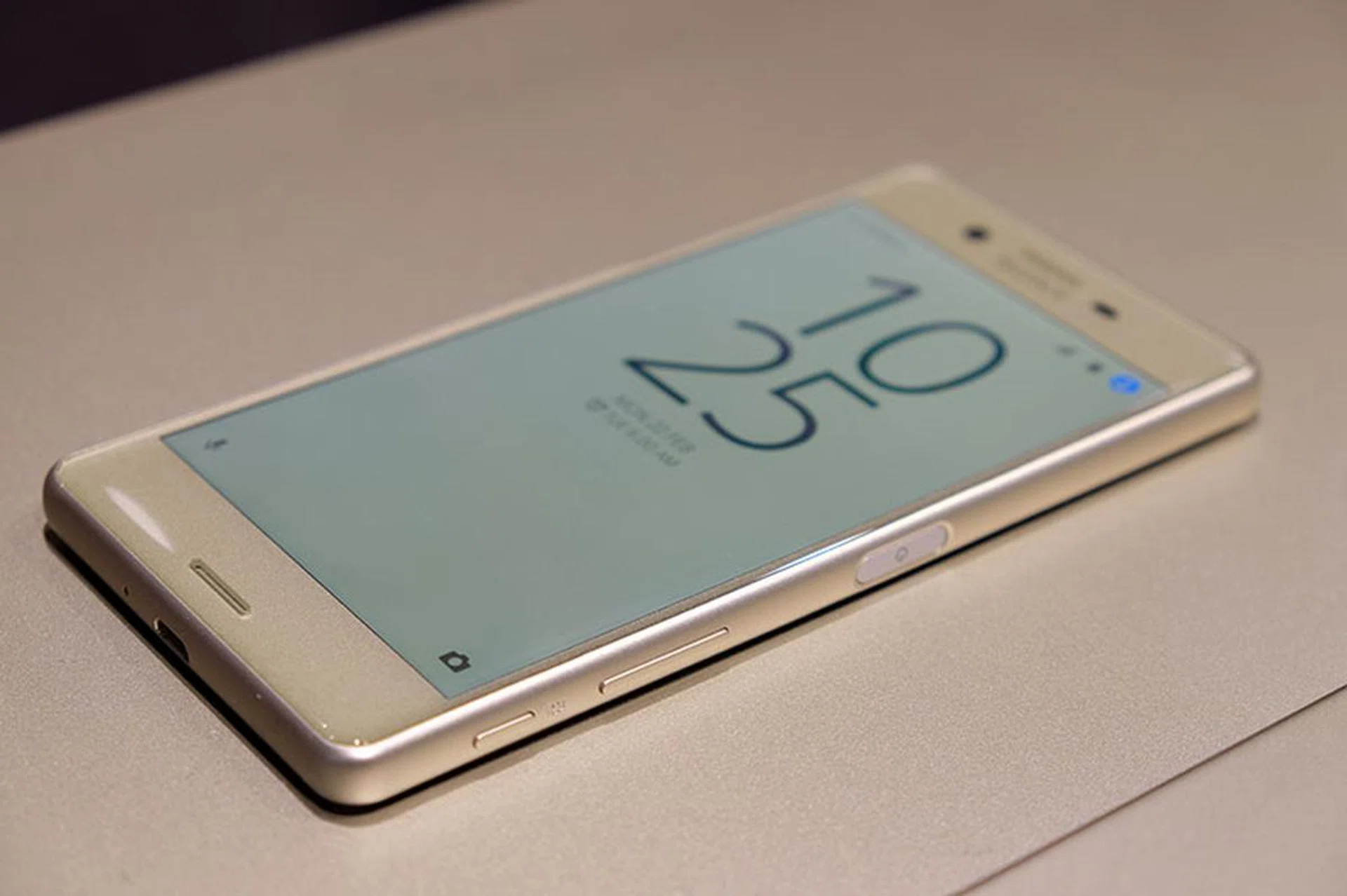 Sony Xperia X side buttons