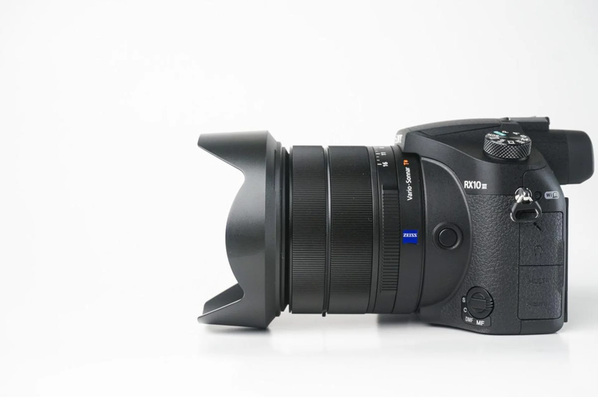 The lens retracts into the body itself, making it fairly compact for travel.