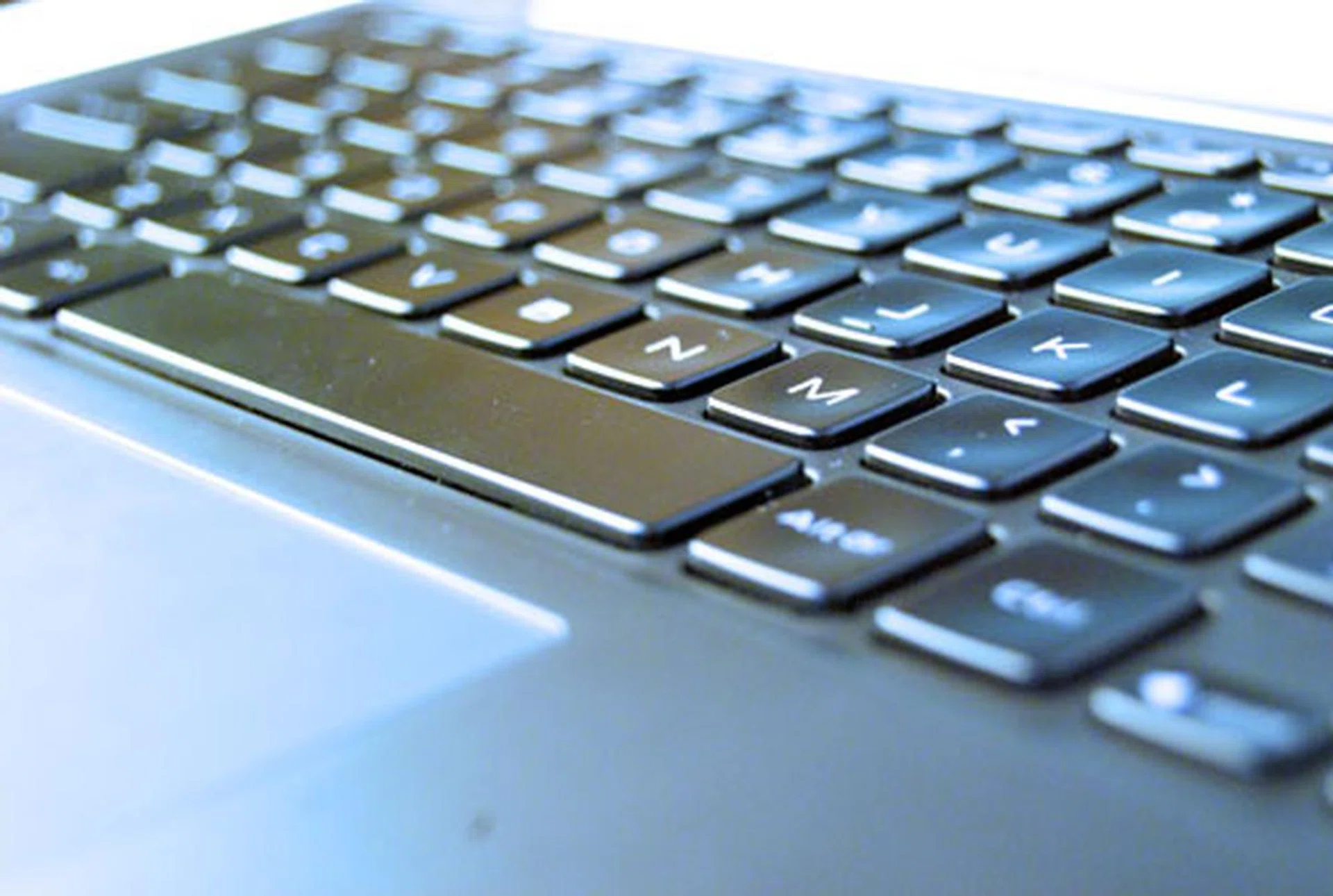 The keyboard housing is made of extremely durable and strong carbon fiber that keeps the machine sturdy yet light-weight. There was hardly any flex even when we pressed down hard on the chiclet keys. Typing on the keyboard is also quite comfortable, even though the keys are a little shallow. Oh and by the way, the speakers of the XPS 13 are housed below the keyboard, but not to worry as it didn't hamper it any way while we used the notebook.