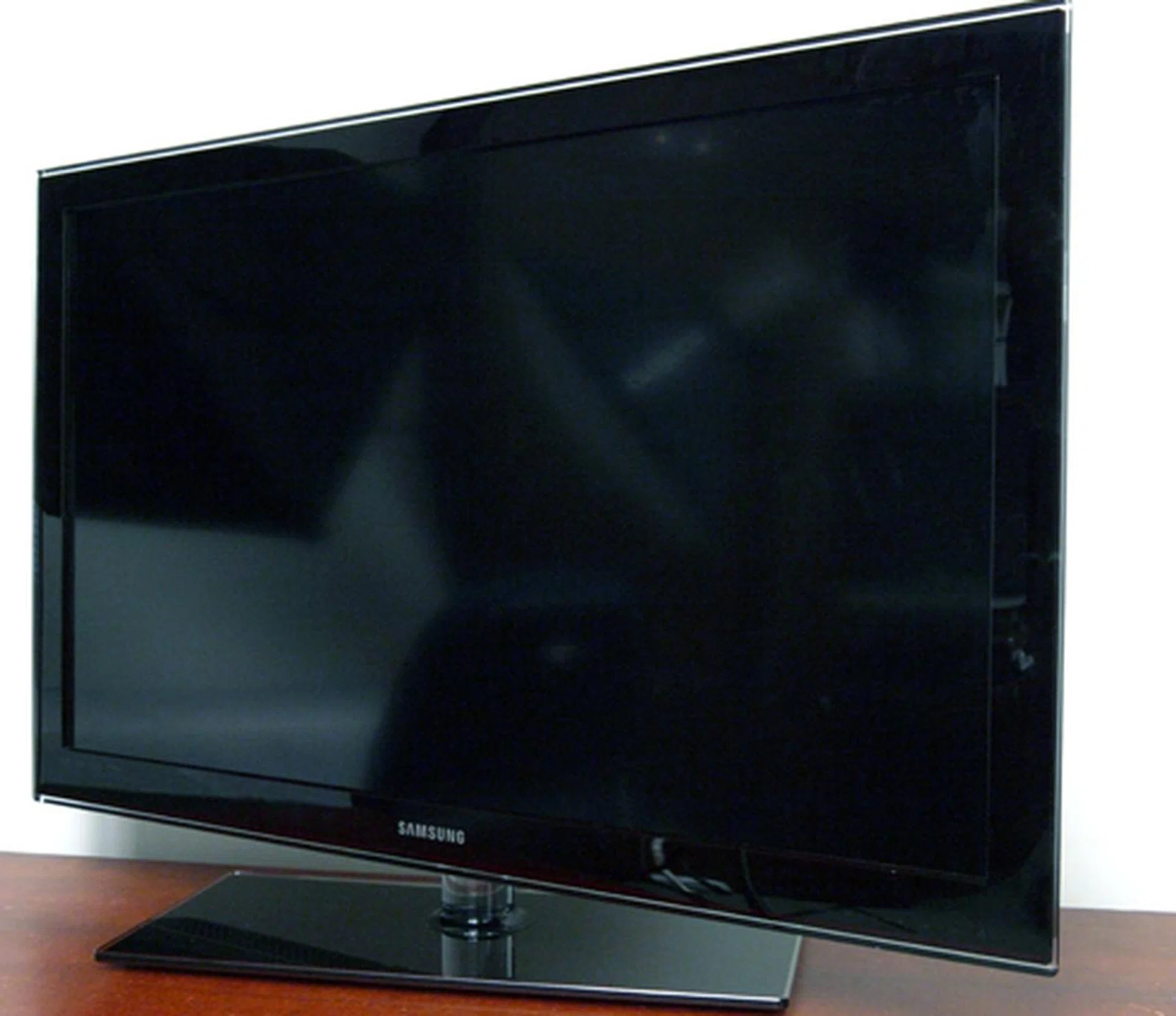 The Series 5 has every potential to make it to the top if only Samsung could expend a little more effort on their video engine and audio delivery. Honestly, it is one of the most feature-packed LCD offerings in town with such a humble price. That's quite unlike Samsung, isn't it?