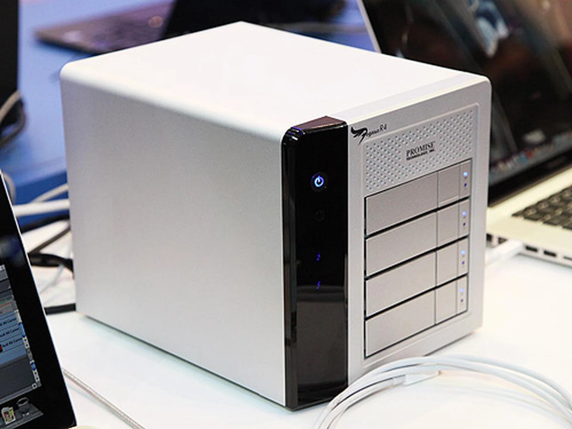 Also on demonstration at Intel's booth was Promise's Thundebolt 4-bay NAS device. This baby is capable of delivering high data throughput, exceeding 700MB/s.