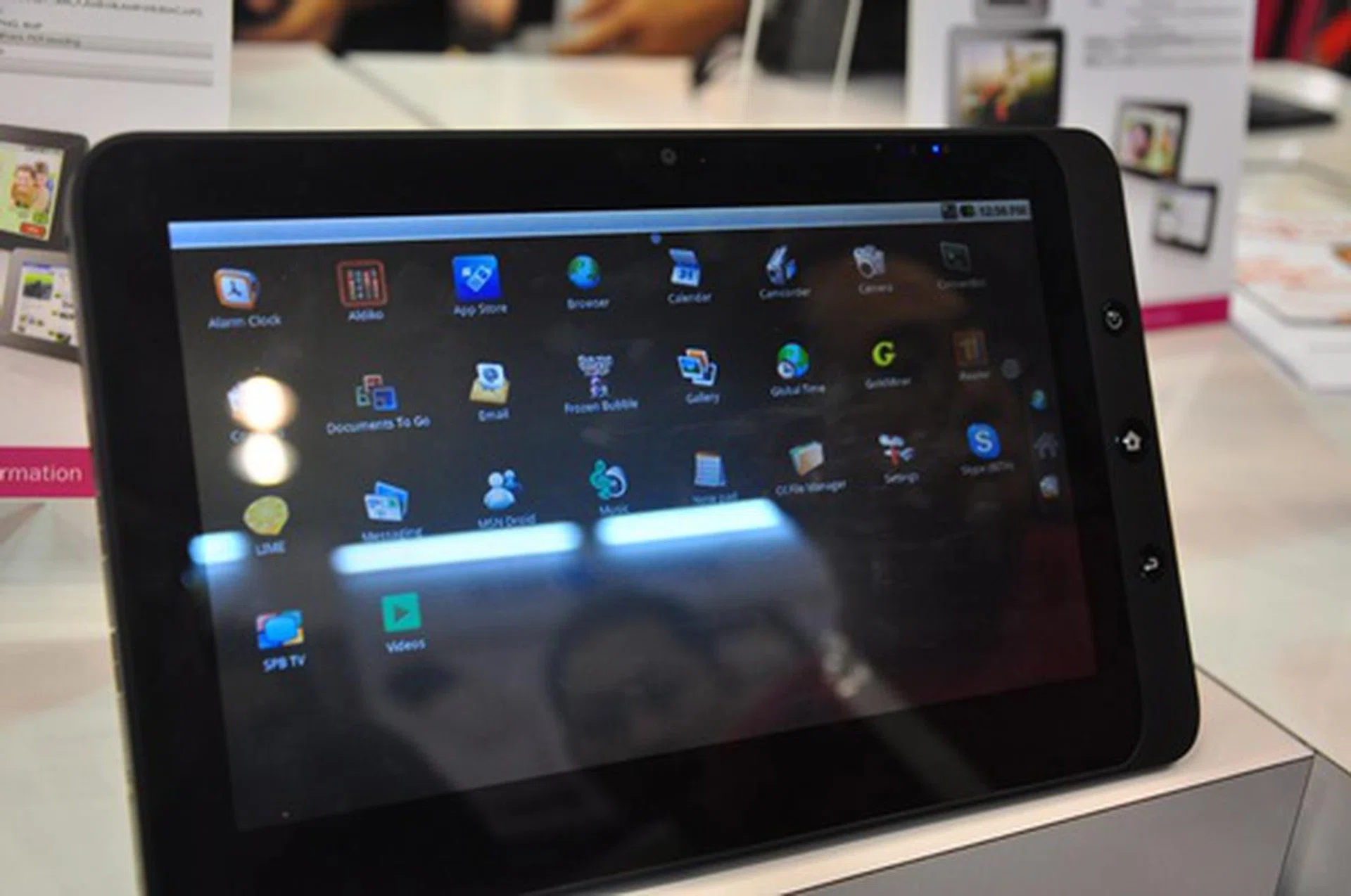 The unique feature about the Viewpad 10 is that it comes with dual OS (Windows 7 Home Premium and Android). Features a 10.1-inch capacitive multi-touch display screen and runs on the Intel Atom N455 processor. Price? $799.
