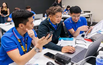 UOB frontliners learning how to spot a scam. Image source: SIM.and Singtel. 