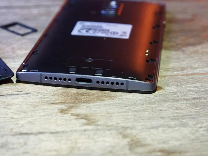 A close-up of the Type-C USB port, which means there’s no right or wrong side-up for the plug.