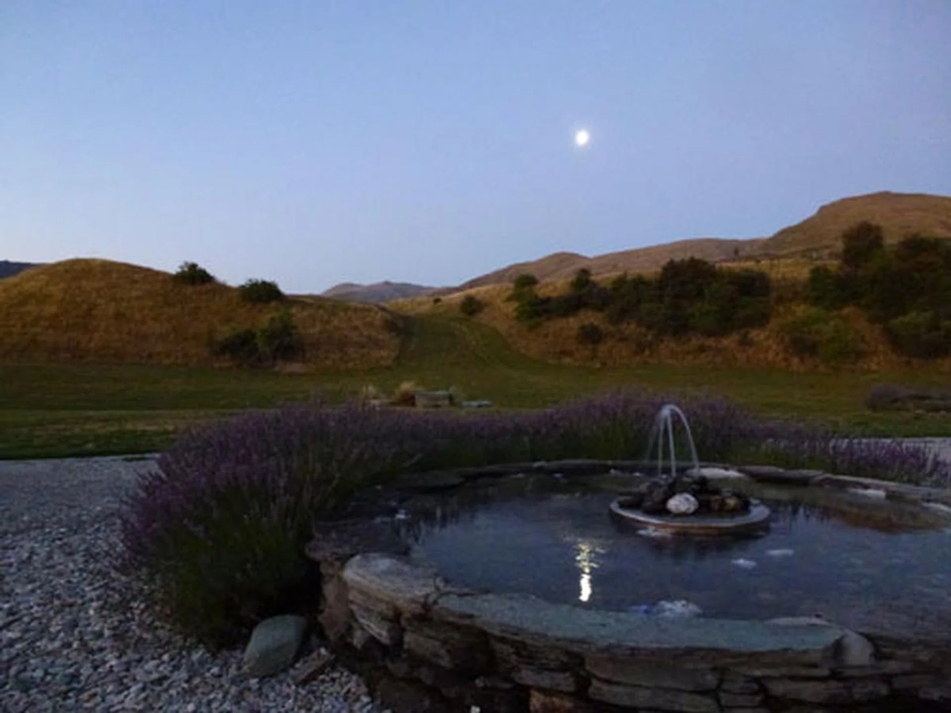 f/3.3 at 24mm, 1/10 sec, ISO800.