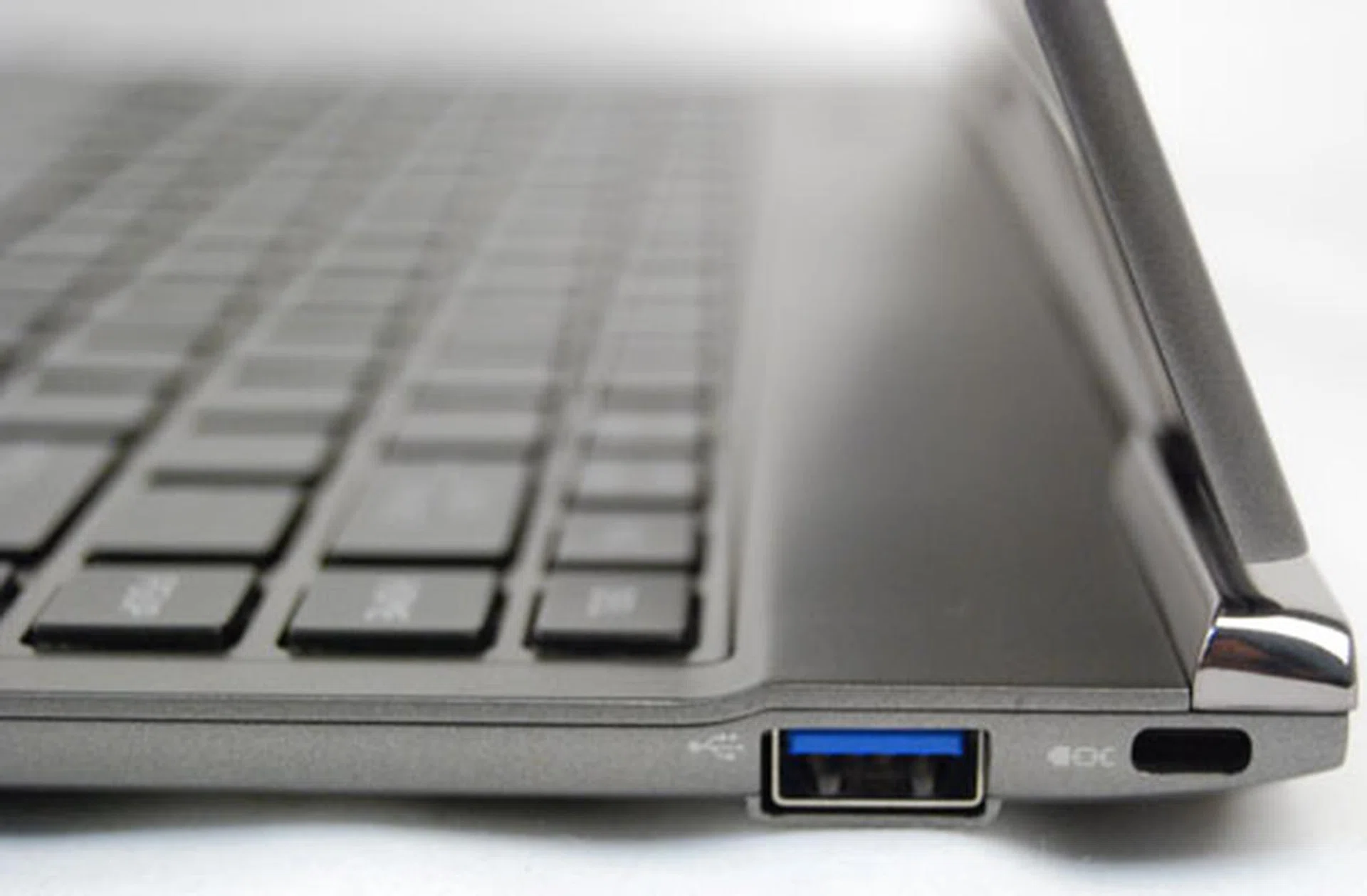 Whilst on the right of the machine you can find a single USB 3.0 port as well as the security slot for you to chain the machine to you, or your desk. 