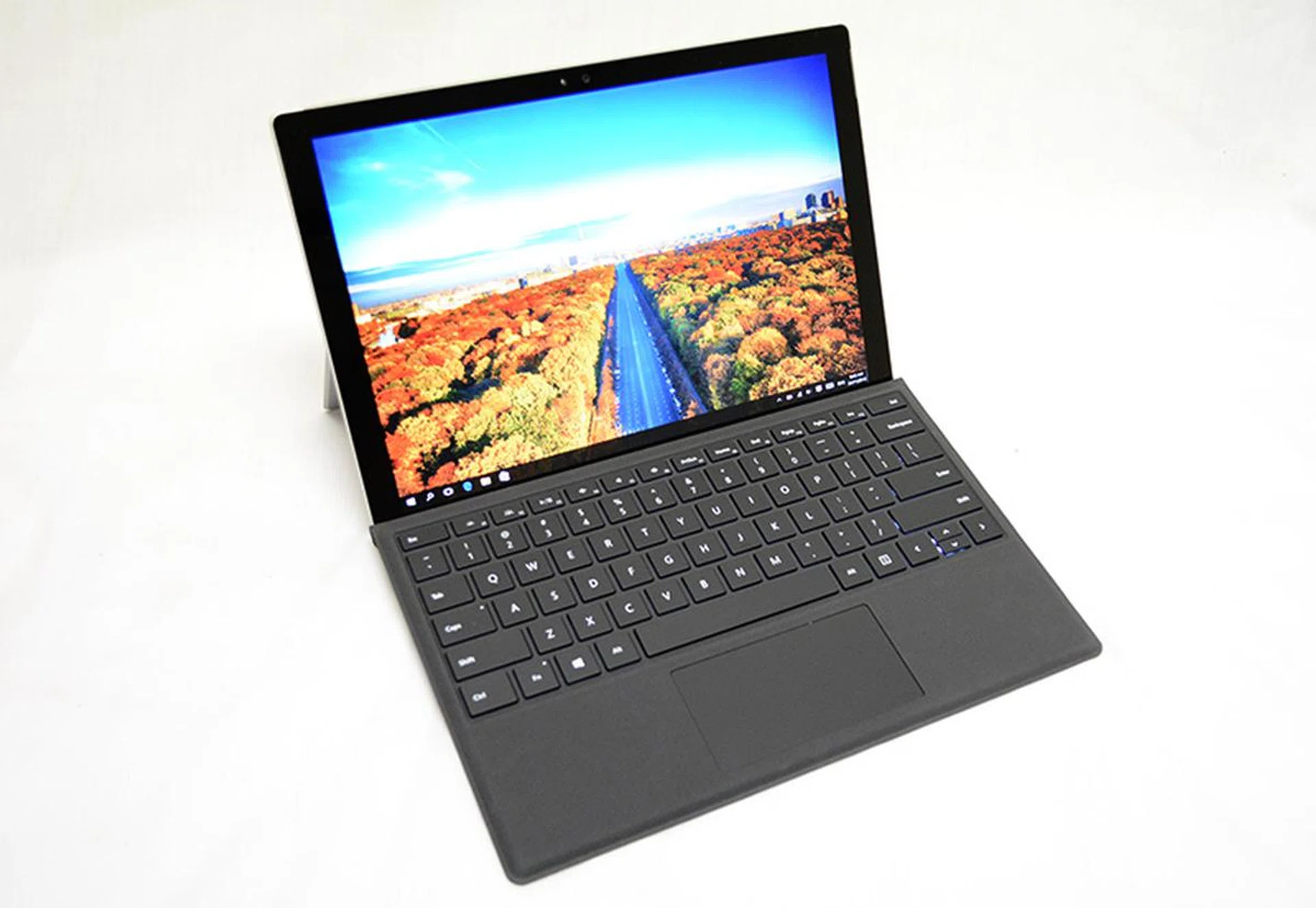 The new Microsoft Surface Pro 4 improves on its predecessor in all the right ways.