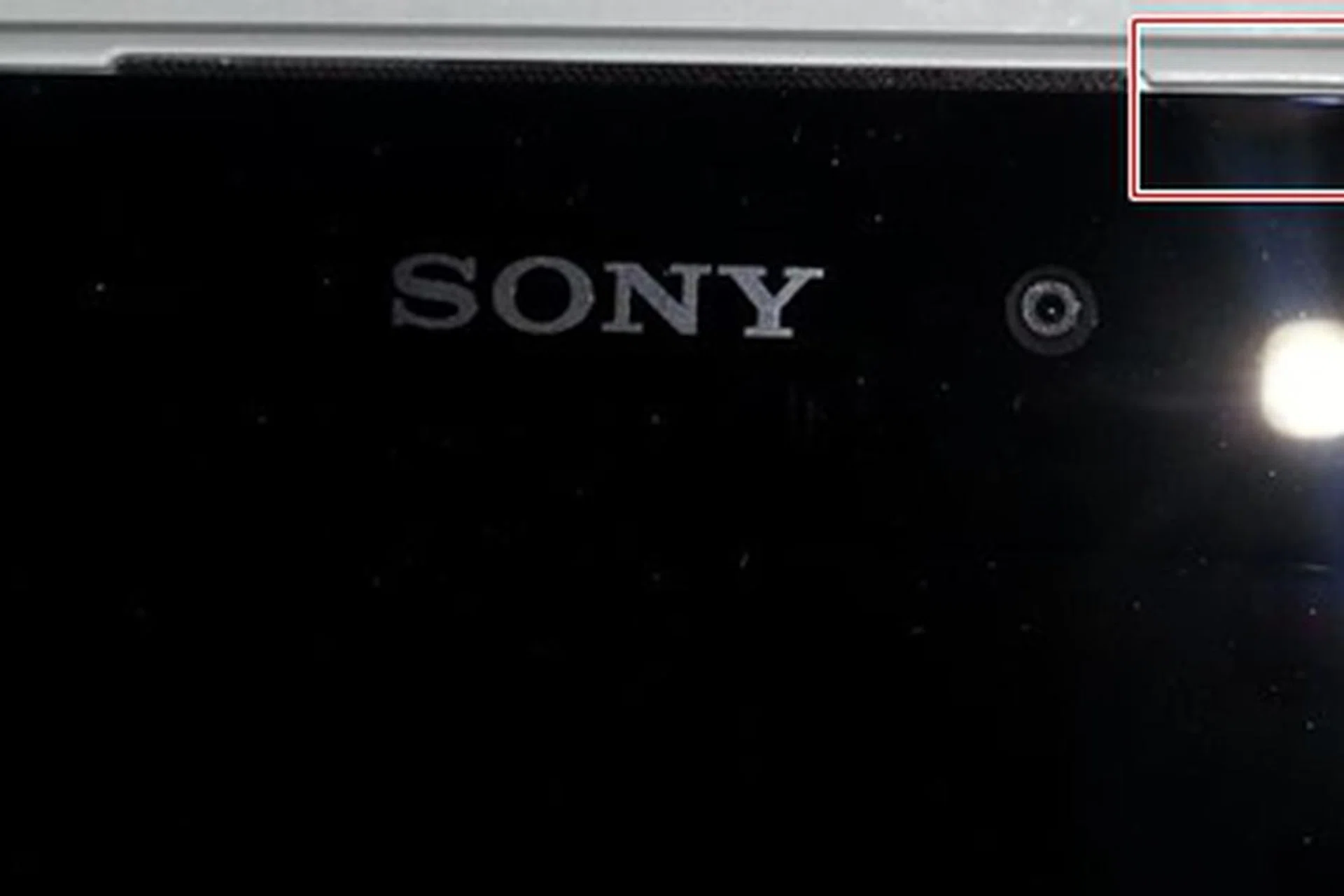 Sony Mobile Singapore has clarified that it has yet to receive any complaints from Xperia Z2 users that the gaps affected the waterproof capabilities of the device.