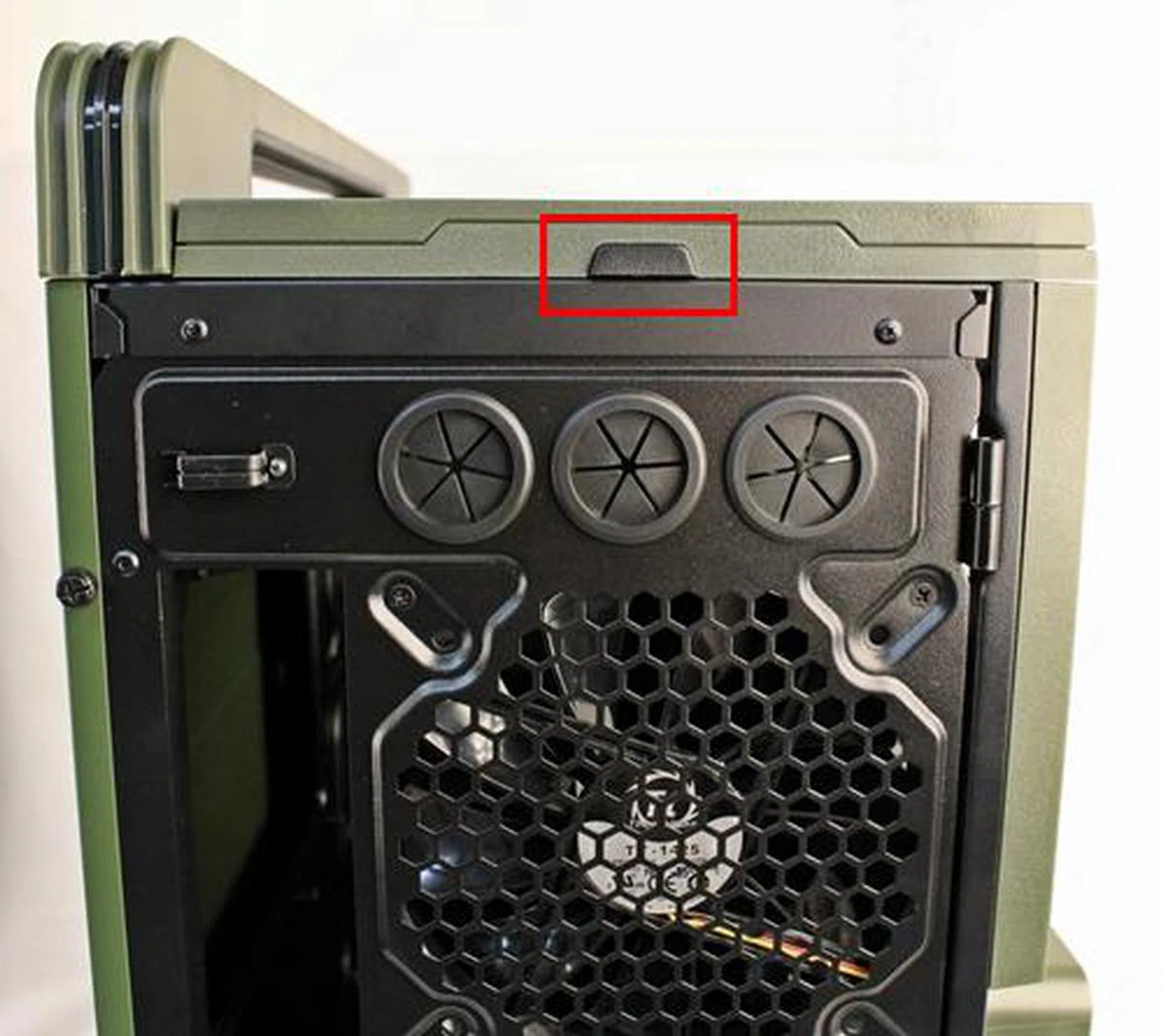 The release button for the top mesh cover of the 230mm cooling fan has been highlighted with the red frame.