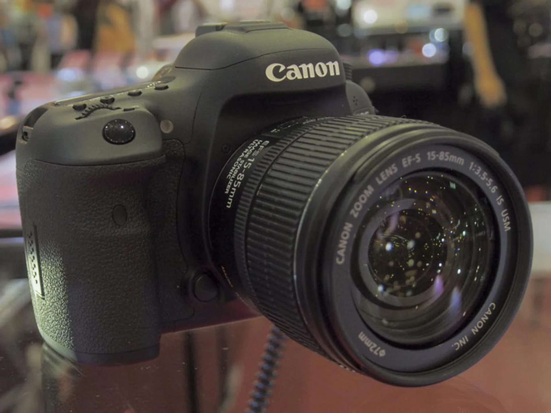 The newly launched EOS 7D MKII 20.2-megapixel APS-C DSLR is on promo at Sitex. Comes with $140 shopping vouchers, a 32GB SD card, 5 Million Dollar Crumpler bag, AS28L dry cabinet, LowePro backpack, LED light, Crumpler camera strap, quick strap, rig and cleaning kit. Starts from $2,499 (body only).