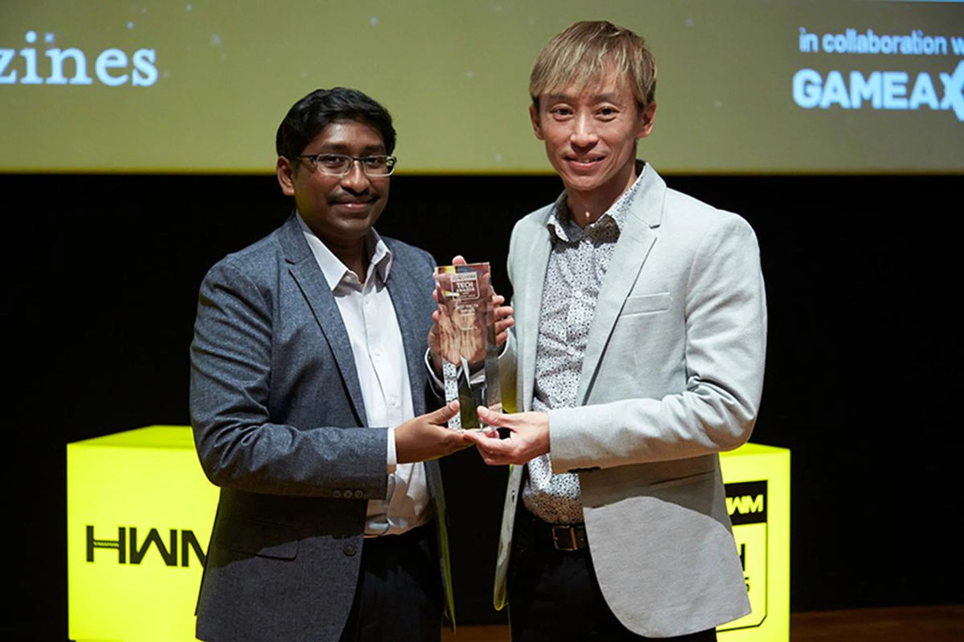 StarHub TV is once again voted by our readers as their favorite local pay TV service. Accepting the award here is Mr. Tang Yong Hir, Assistant Vice President, TV, Product, StarHub.