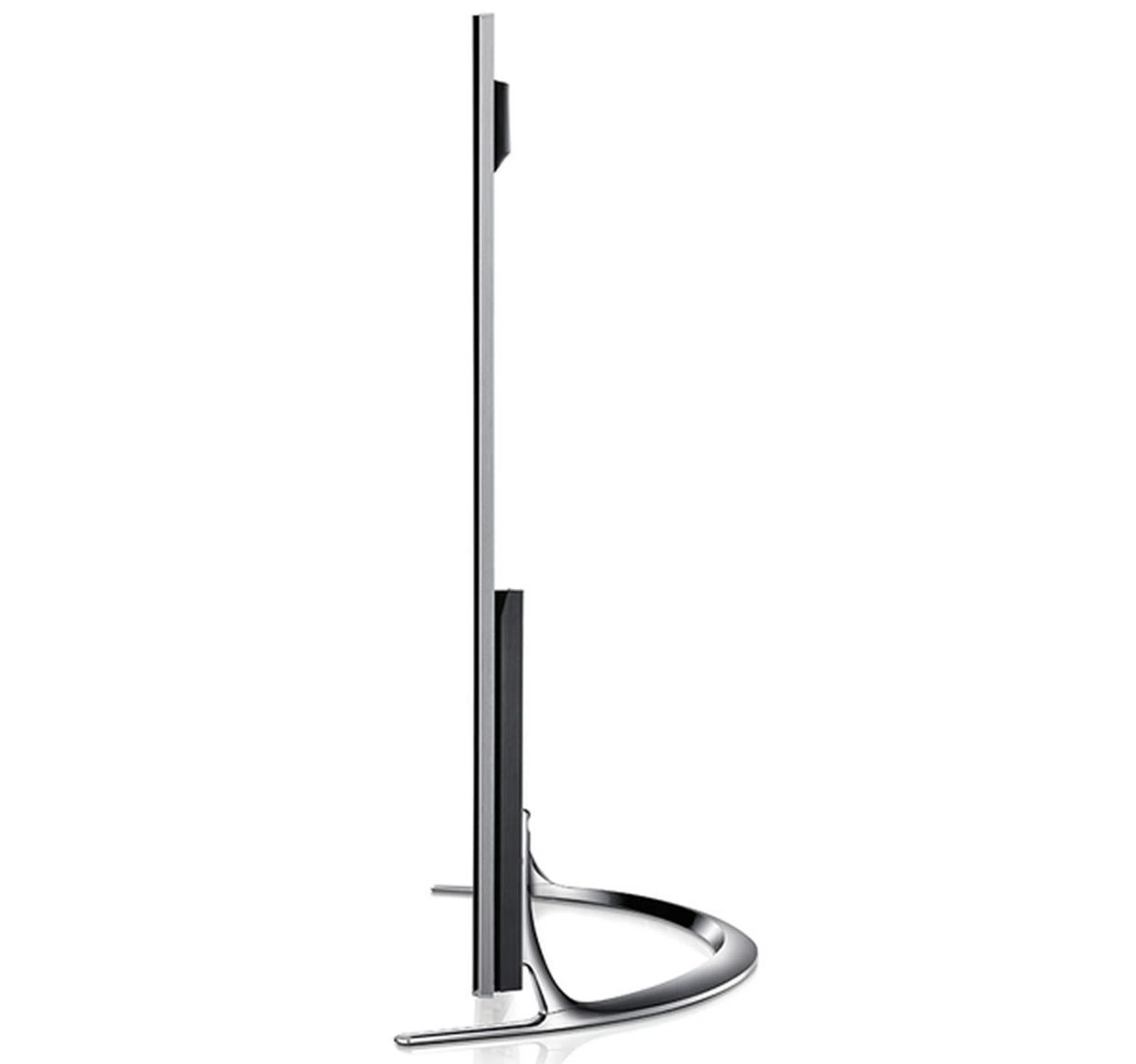 The thin profile of the F8000 is apparent in this shot and you can also have a gander at the Metaform Arc Stand.