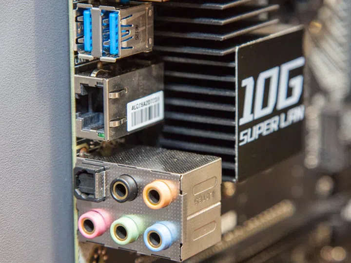 The 10Gbps port is still using the familiar Ethernet port that we find in every wired Gigabit network controller. All you need is to the right Cat.6 or 6a cable with it.