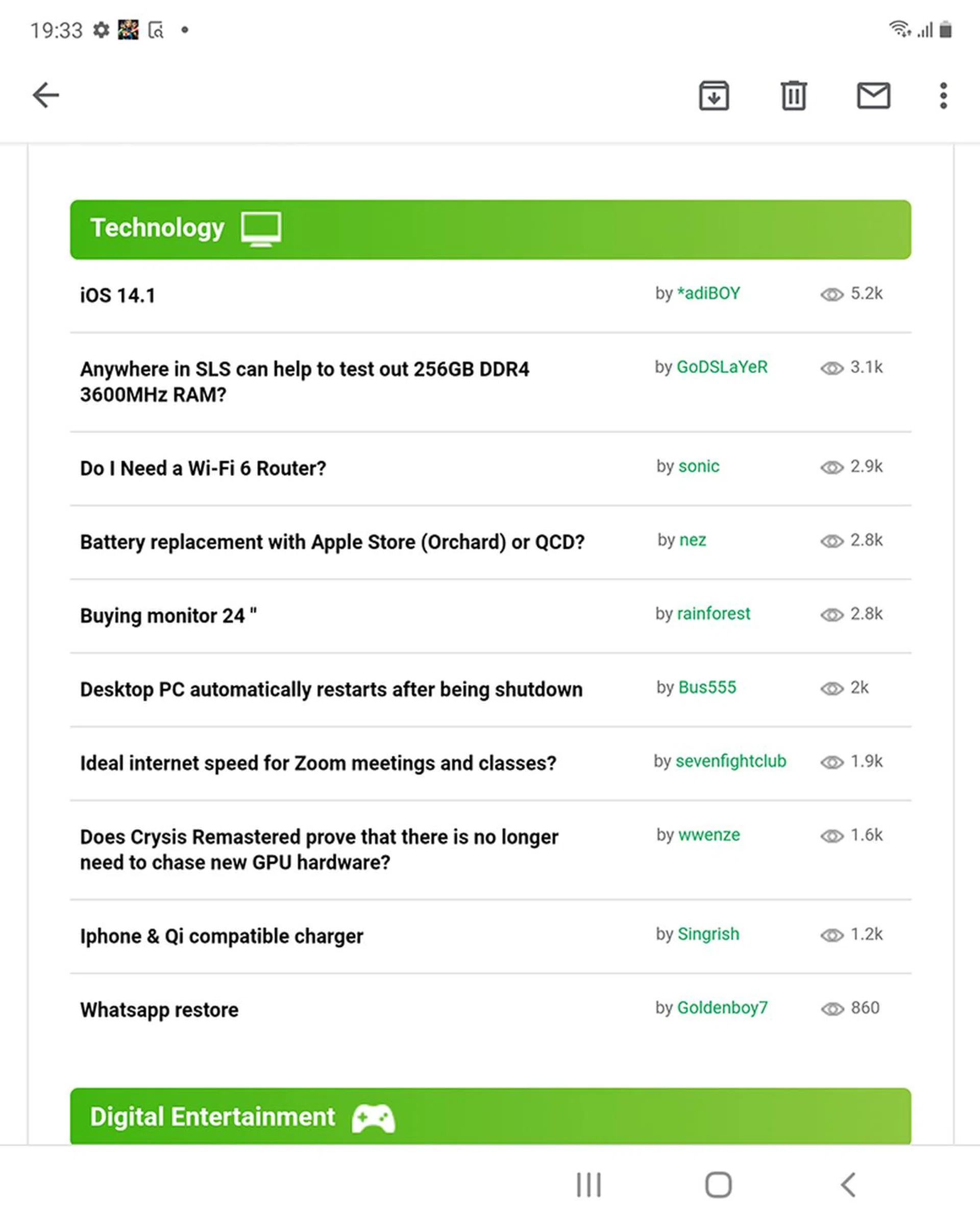 Interface in Gmail reading our weekly HWZ Forummer newsletter with the phone's Main Screen unfolded.
