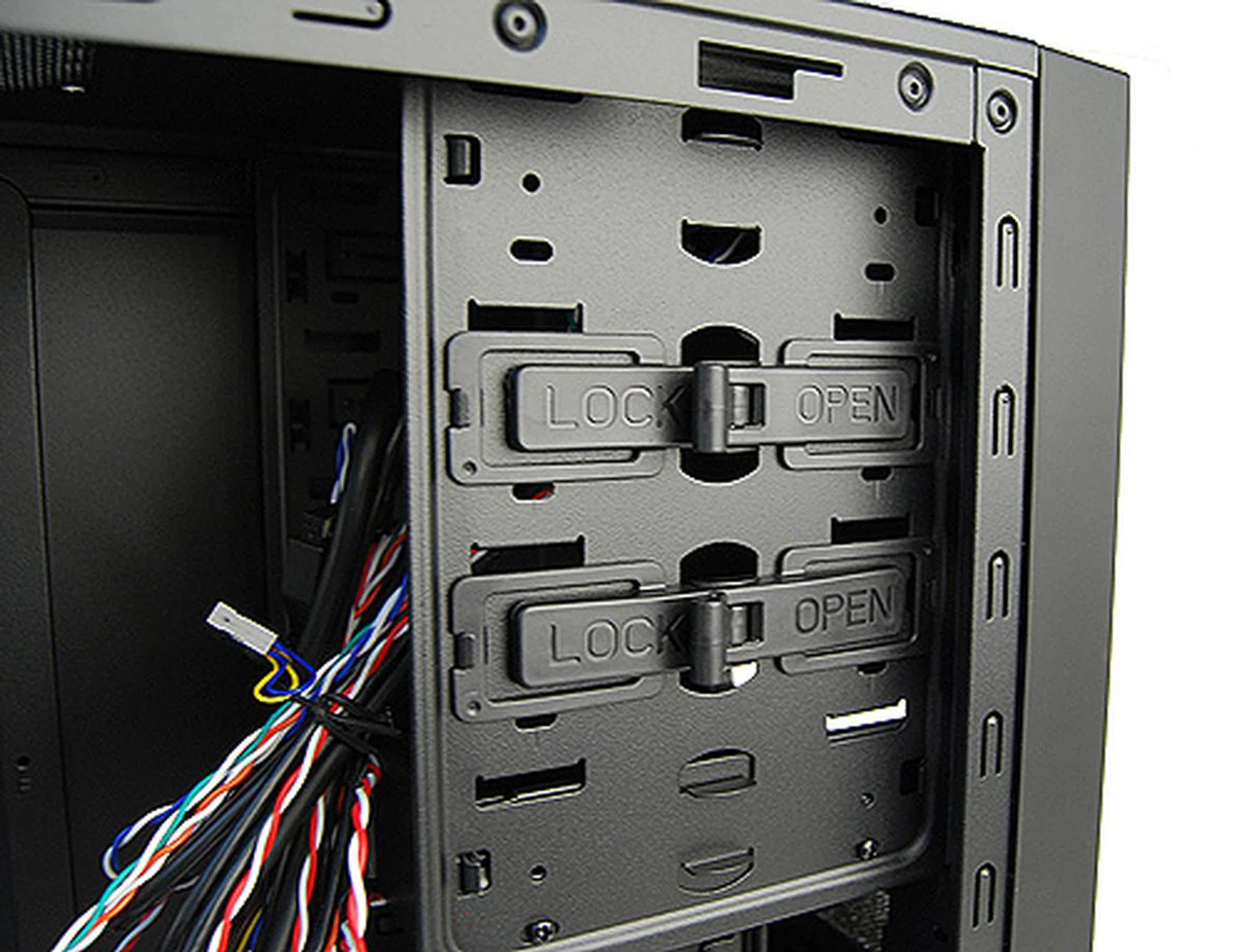 5.25-inch devices can be installed simply by sliding them into the drive bay and pushing the switch into the "lock" position.