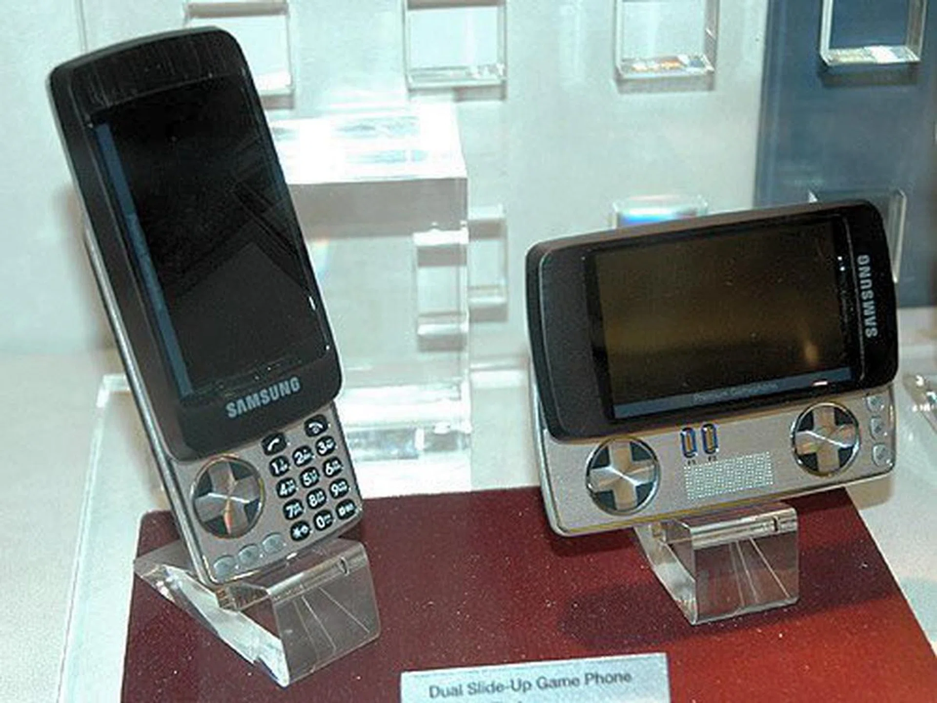 Samsung took gaming to a new level with this gaming phone with dual slide feature. Another world's first here.