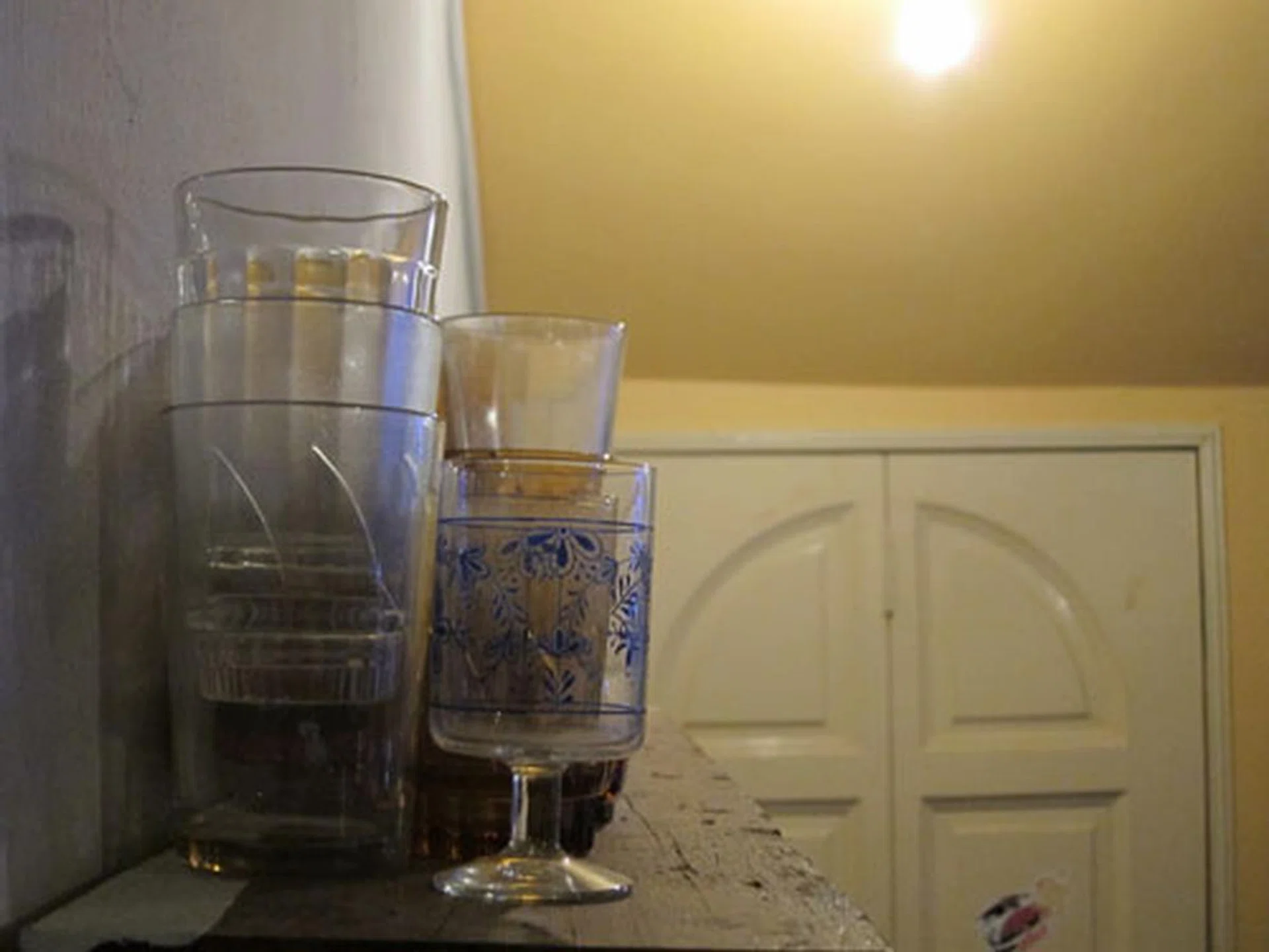 Shot at f/3.2, 50mm, 1/20 sec, ISO800. Click for the full resolution image (warning - large).