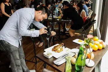 Ngee Ann Polytechnic's William Aung provided tips on how to make food photographs look great.
