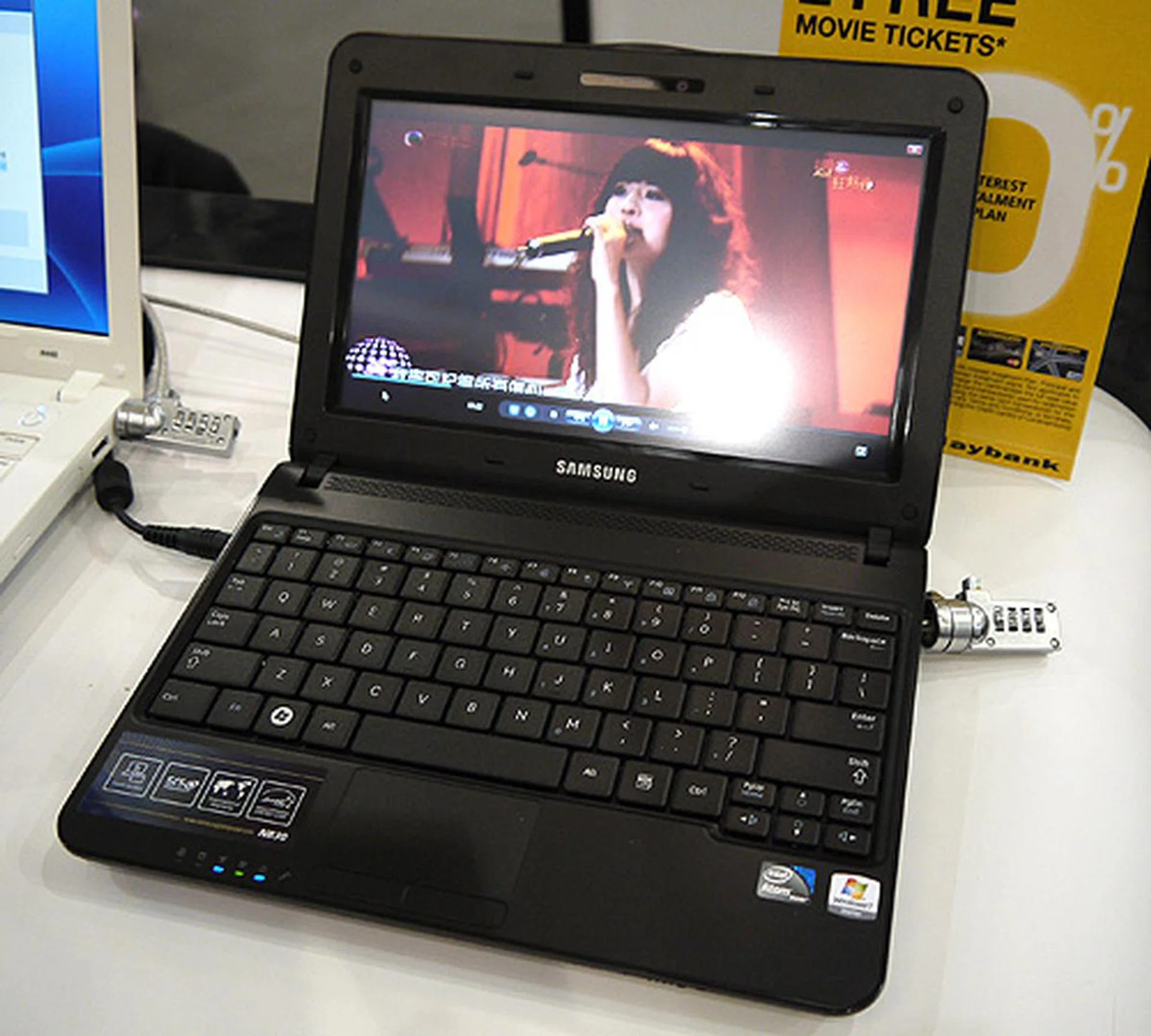The Samsung NB30T is a touchscreen netbook powered a 1.83GHz Intel Atom N470 processor complemented by 1GB RAM and a 250GB HDD. Now for only $479.