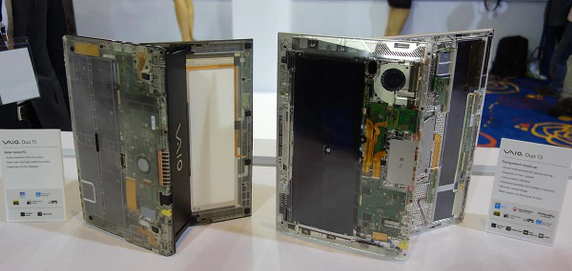 Sony had demo units of both the older Duo 11, and the new Duo 13, configured with a see-through base, so we could see for ourselves the internal differences between the two.