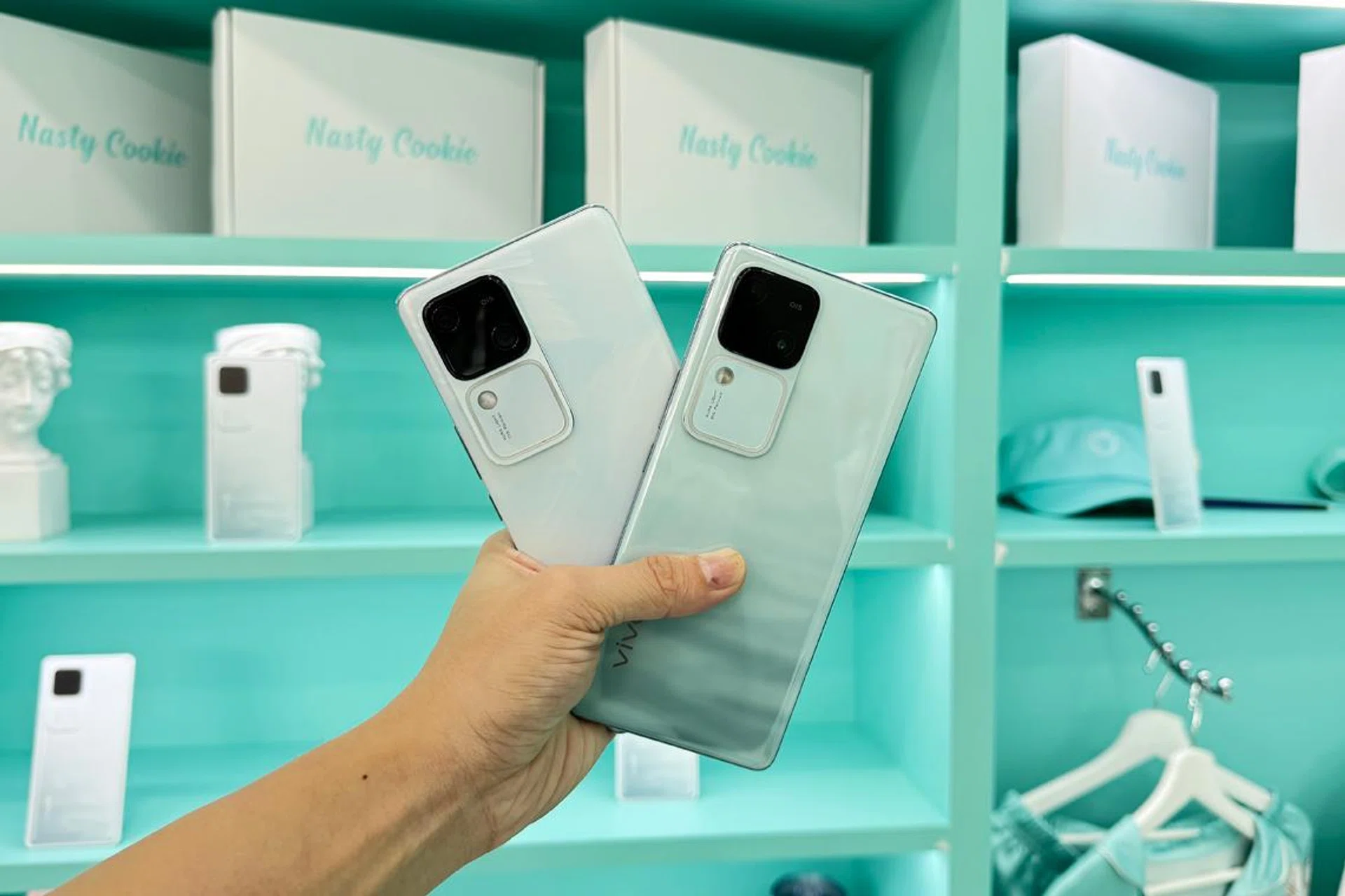 Vivo V30 in Petals White and Green Sea colourways.