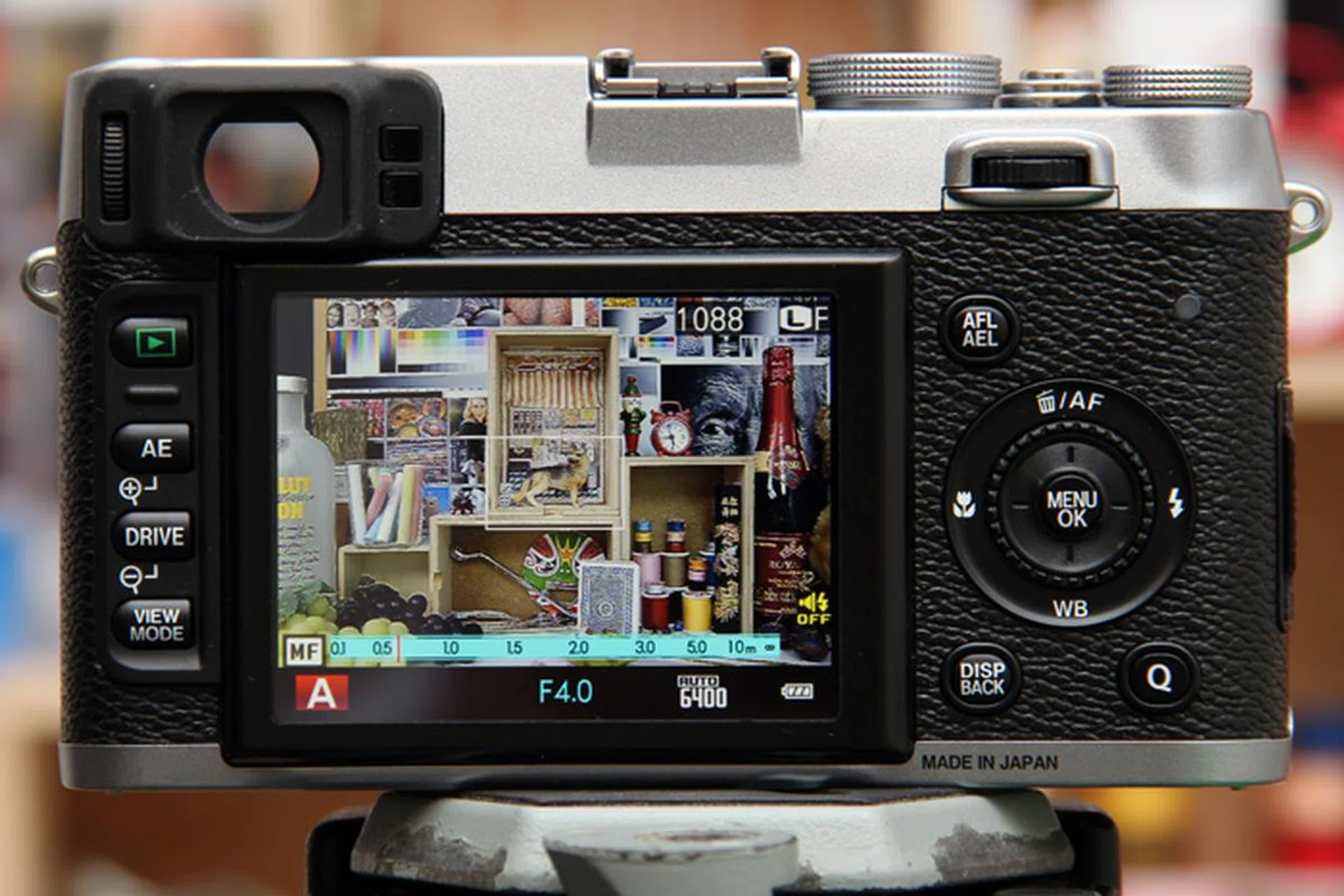 When manually focusing with focus peaking, the areas outlined in white are in focus (camera shown here is the Fujifilm X100S, but the screens are identical).